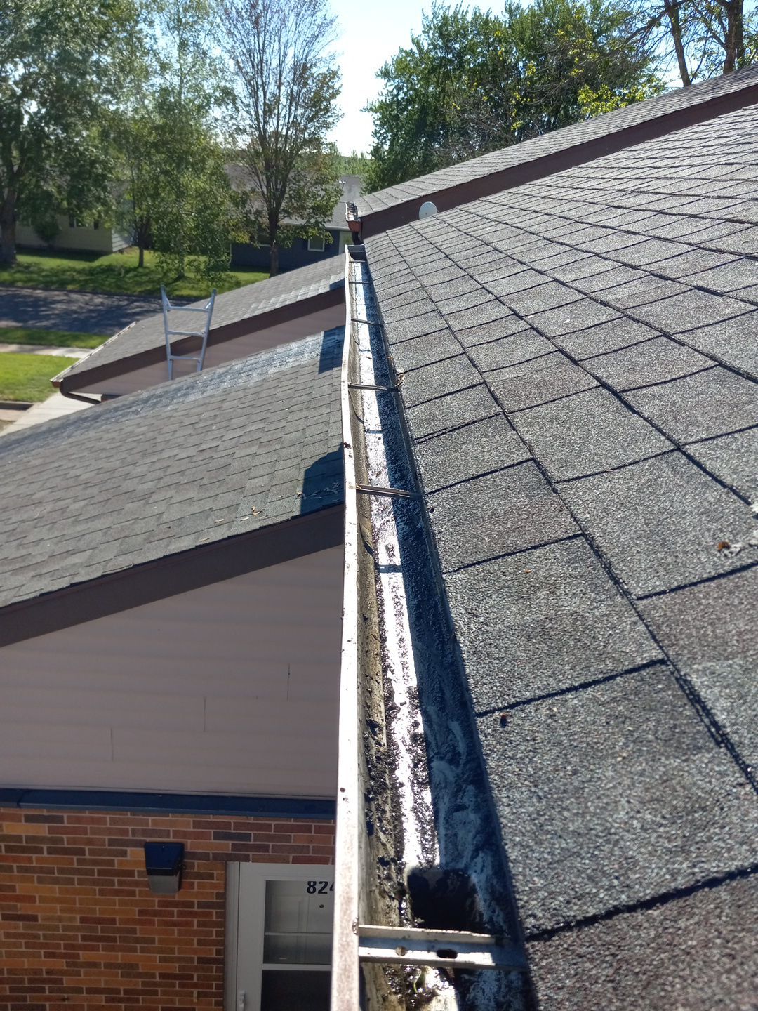 Commercial gutter cleaning Wisconsin after photo with clean gutters