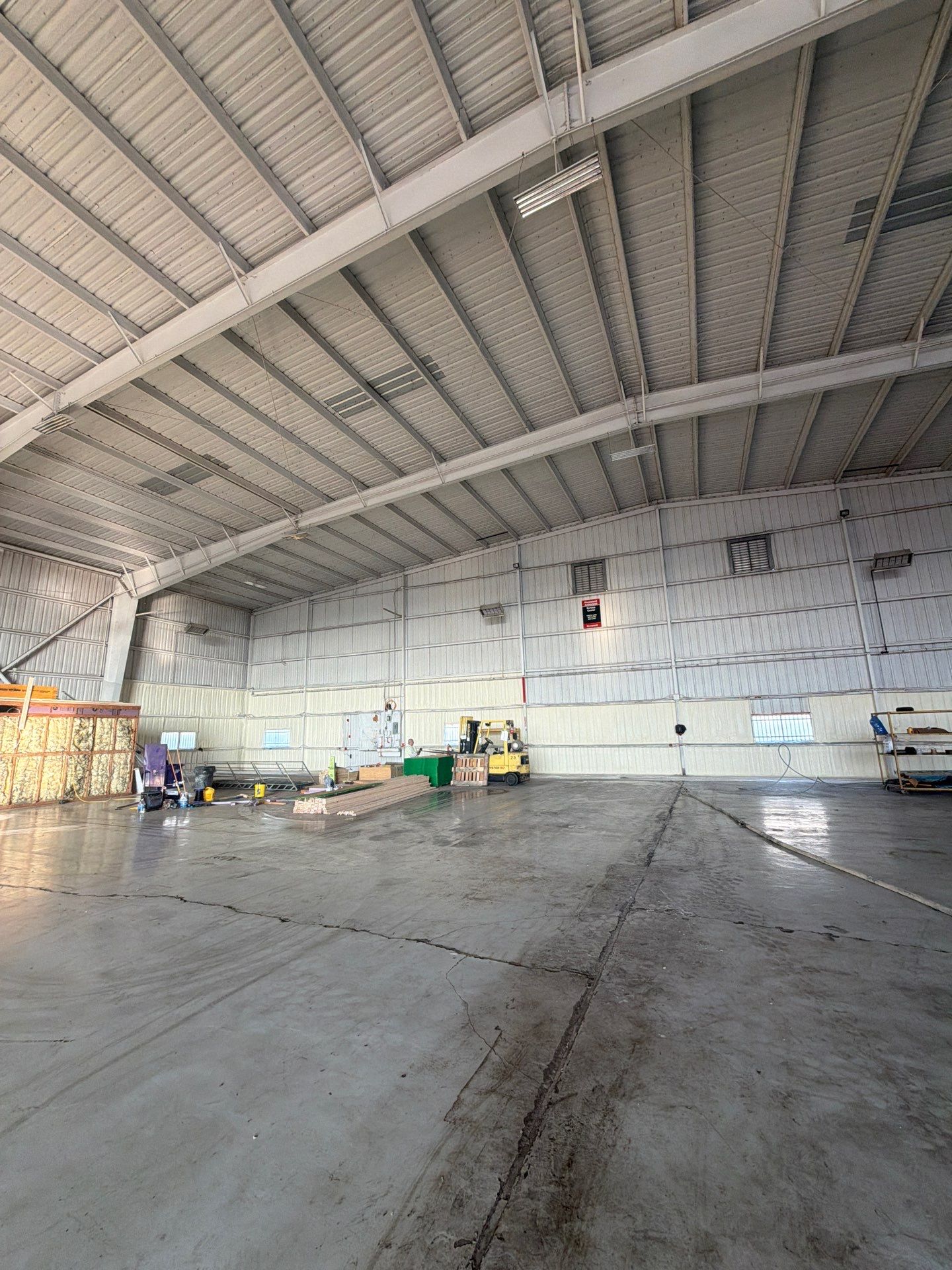 20,000 SF Airplane Hangar  by Apex Insulation Solutions