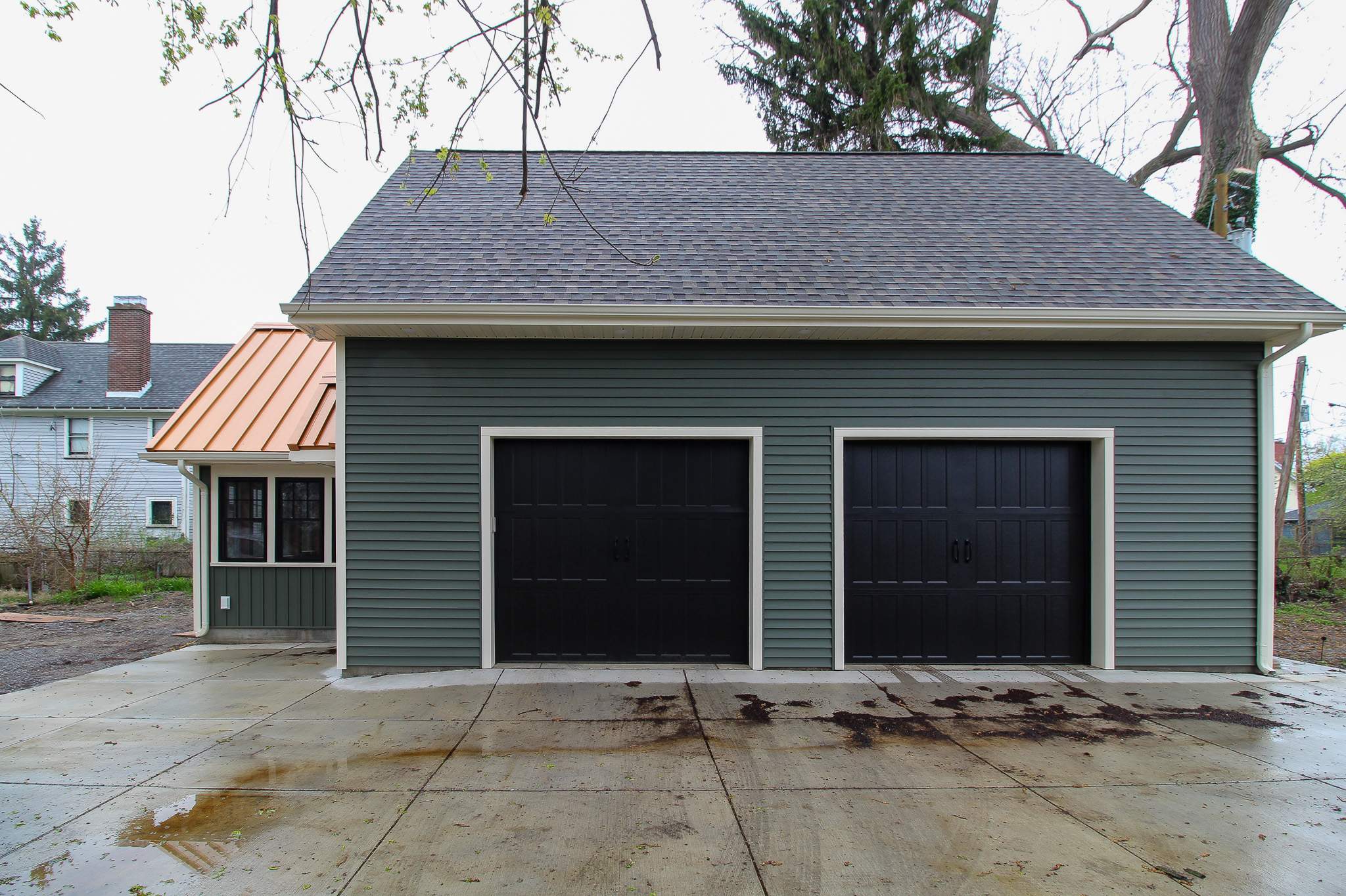 Garage by Ivy Lea Construction