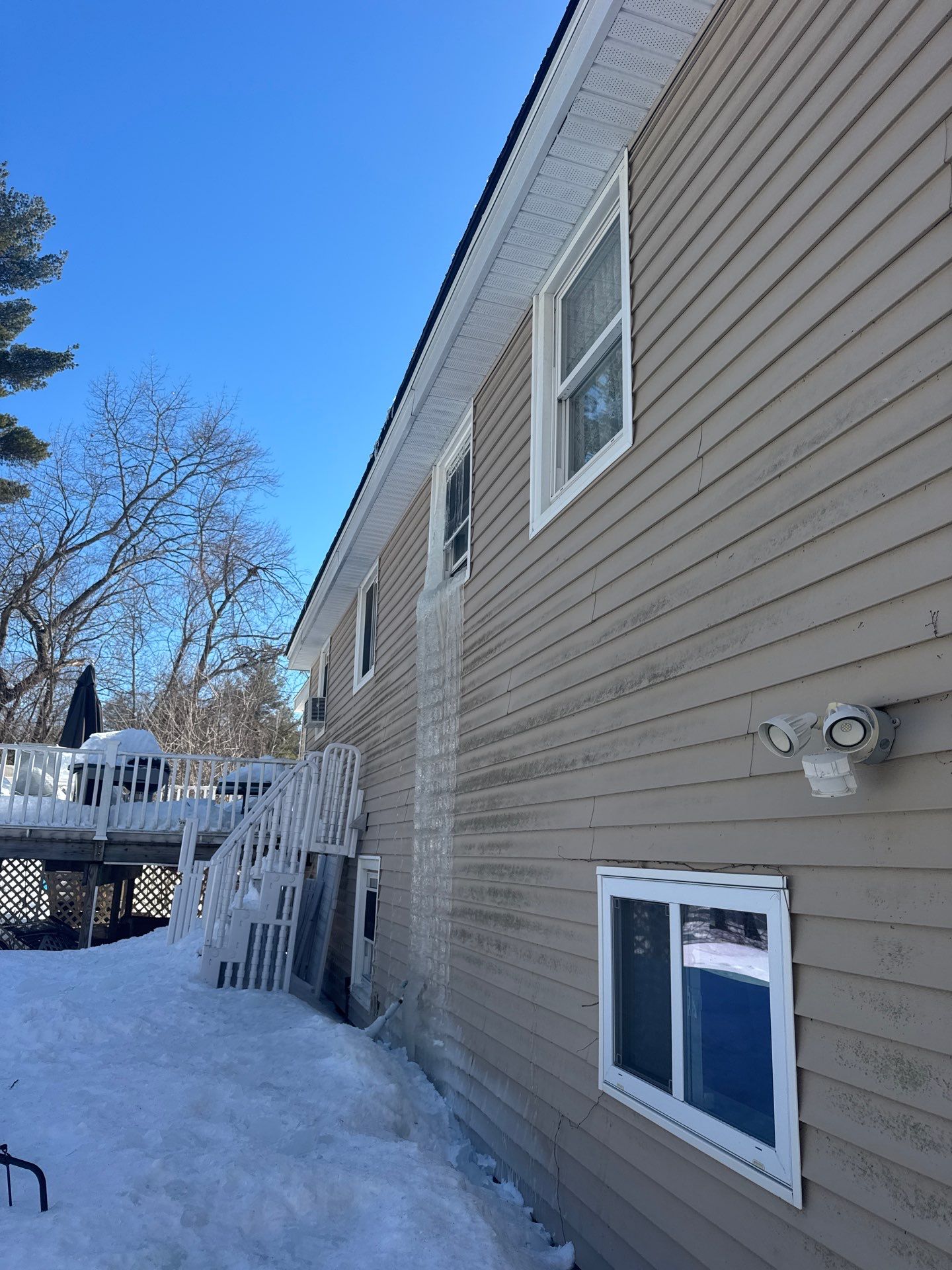 Ice Dam Removal & Snow Removal in Tewksbury, MA by Mighty Dog Roofing of Greater Middlesex County
