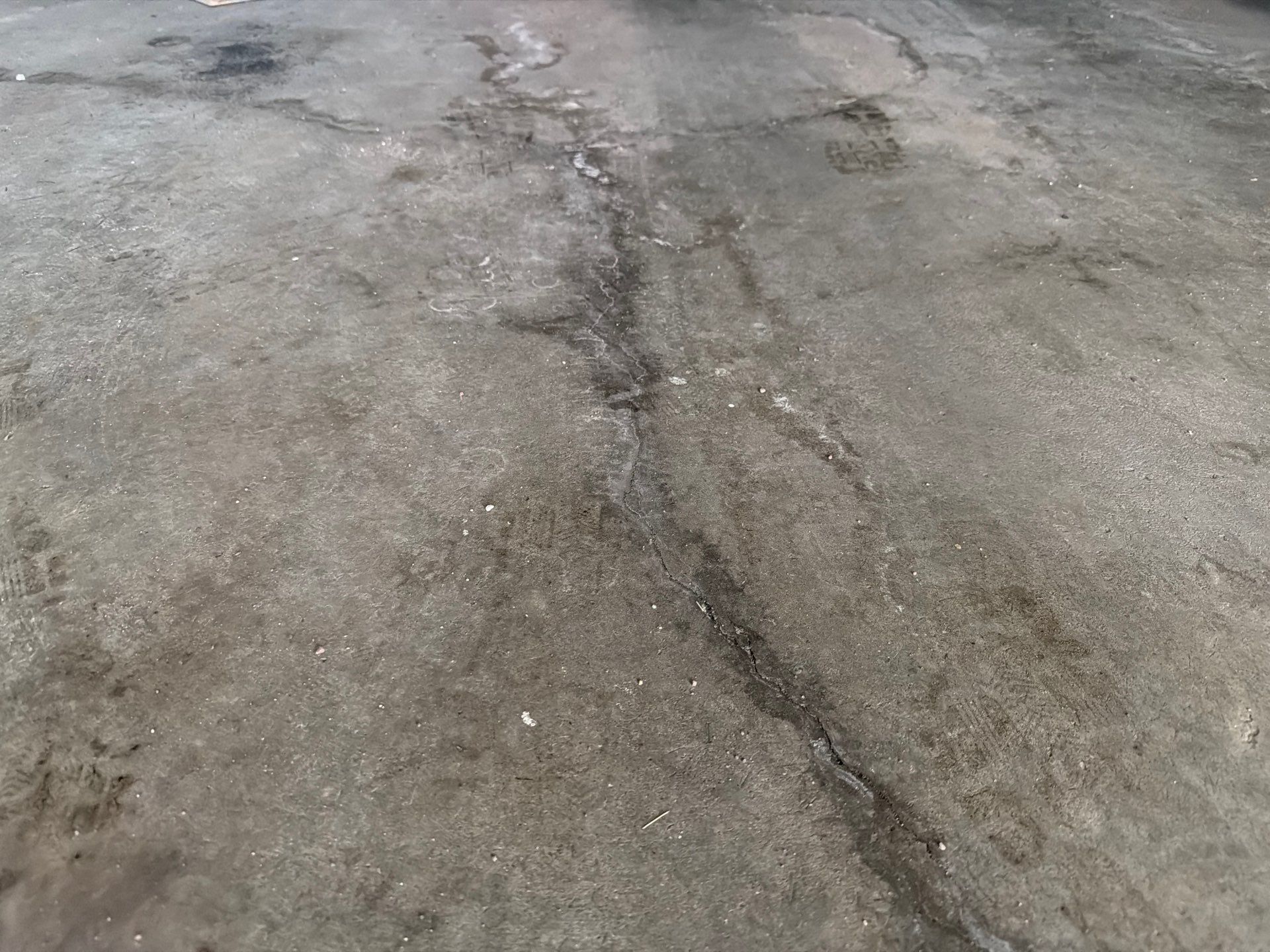 Decorative Chip Epoxy Garage Floor Coating in Sioux Falls by Select Painting, Coatings & Garage Cabinets