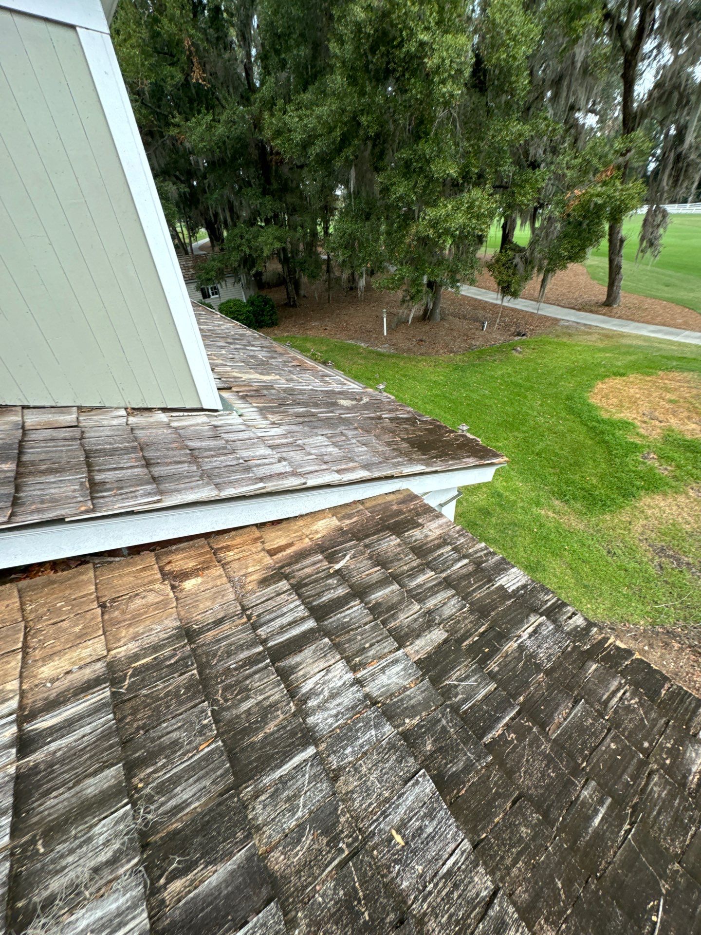 A Ford Plantation Classic by A Good Roofer Near Me 