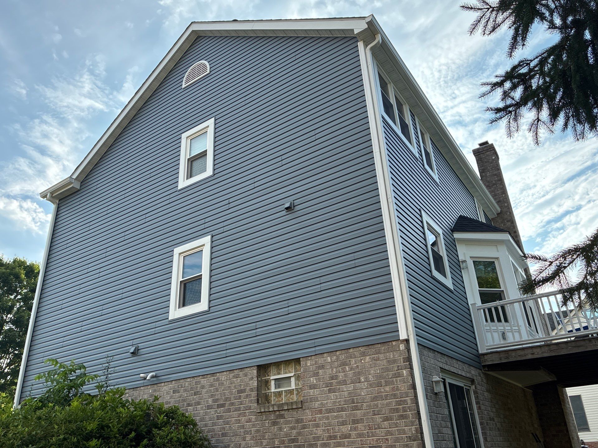 Full House Siding Renovation with English Wedgewood Vinyl Siding in Sewickley by Ideal Siding Pittsburgh