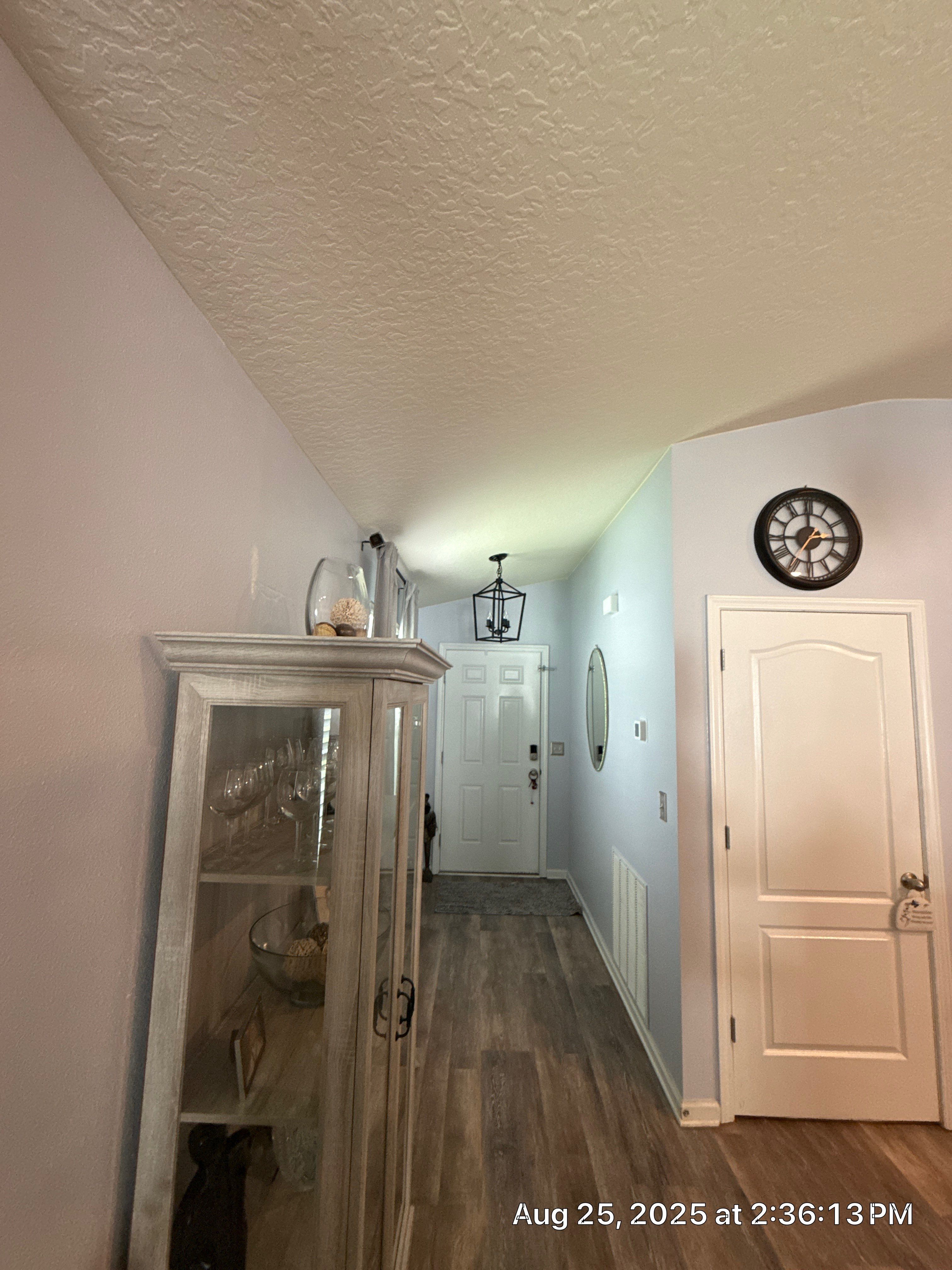 Crown Moulding Installation by Axtra Hand