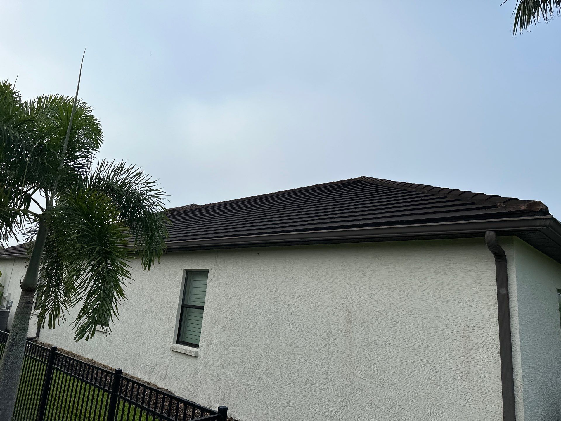 Flat Tile Roof Cleaning, House Wash & Sidewalk Cleaning in Enclave at Country Meadows, Bradenton, FL | Sunshine AquaWash by Sunshine AquaWash