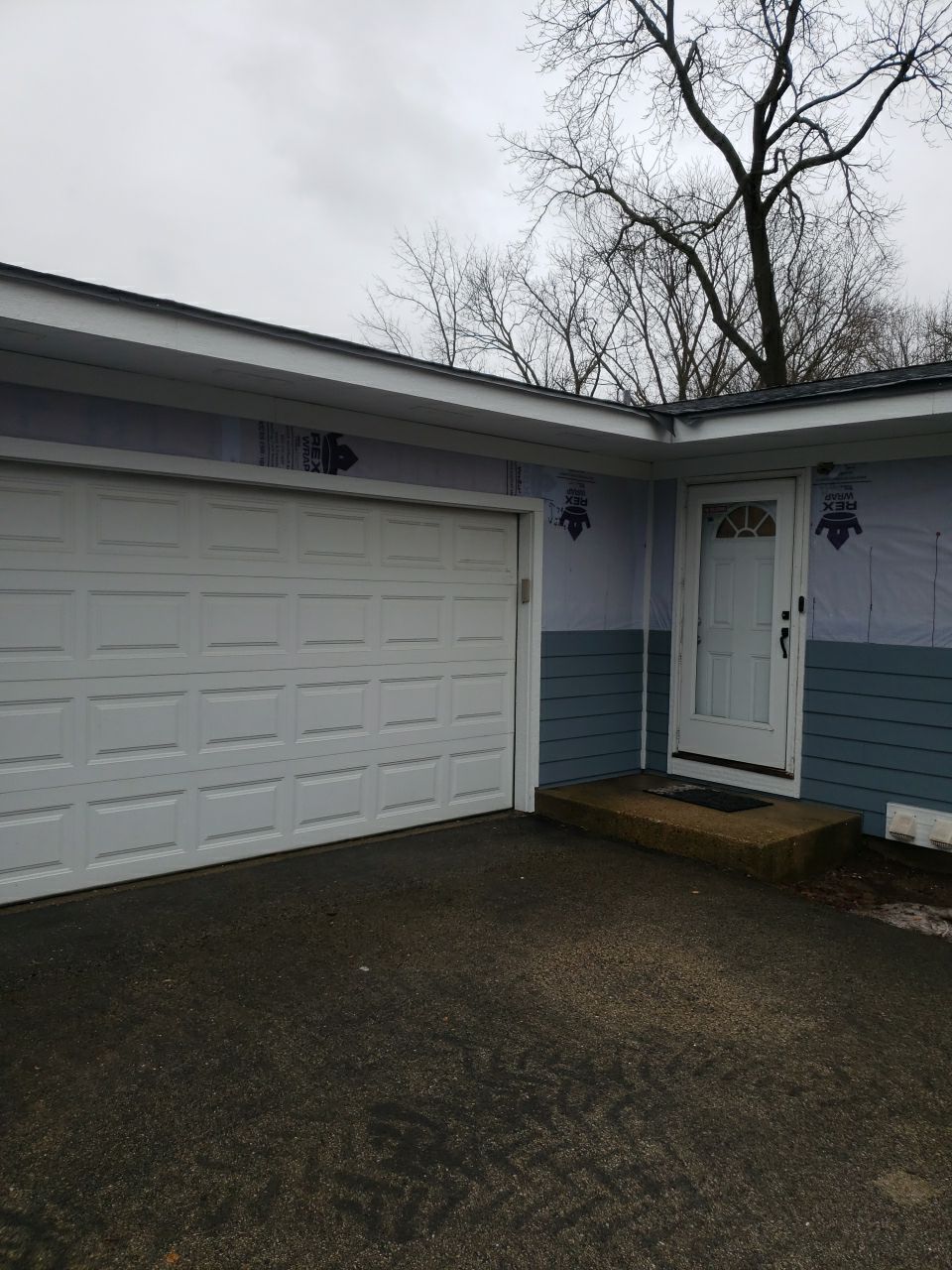 James Hardie Siding Installation, Shingle Roof Replacement & Window Replacement by Custom Installations, Inc.