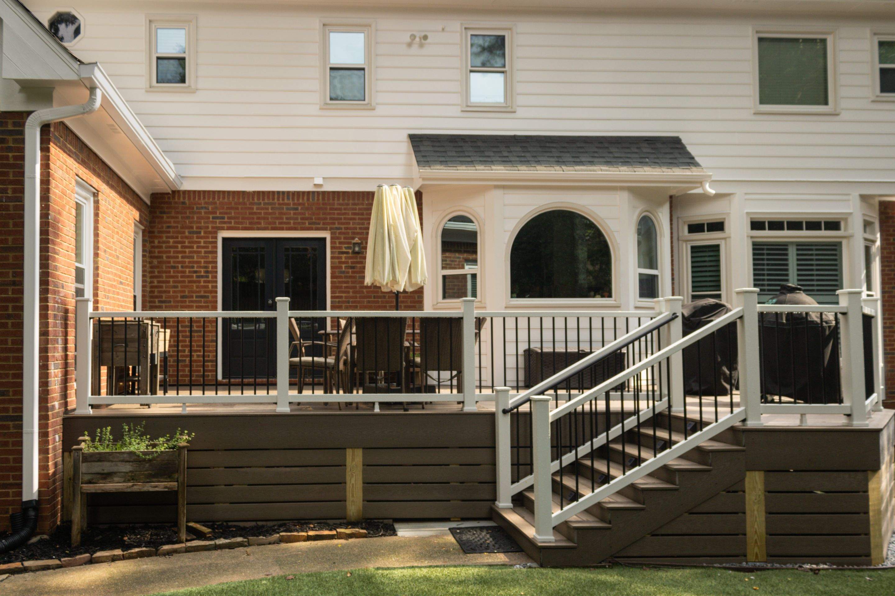 Alpharetta, GA Deckorators Deck Build with Trex Railing by Nelson Exteriors 