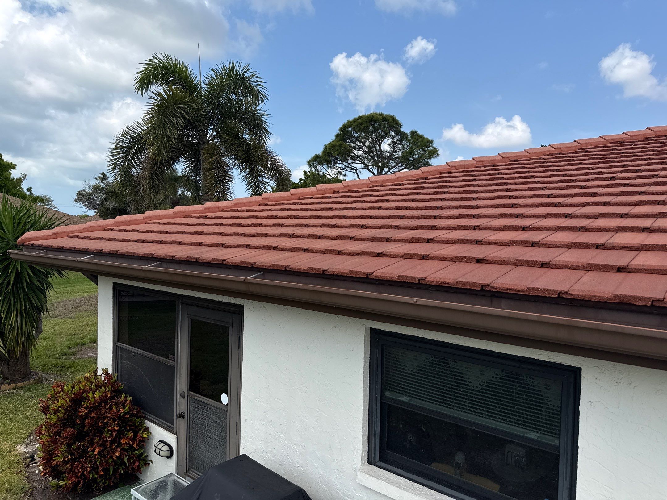 Tile Roof Cleaning – Vivenda at Bradenton I (Same-Day Service & Facebook Review) by Sunshine AquaWash