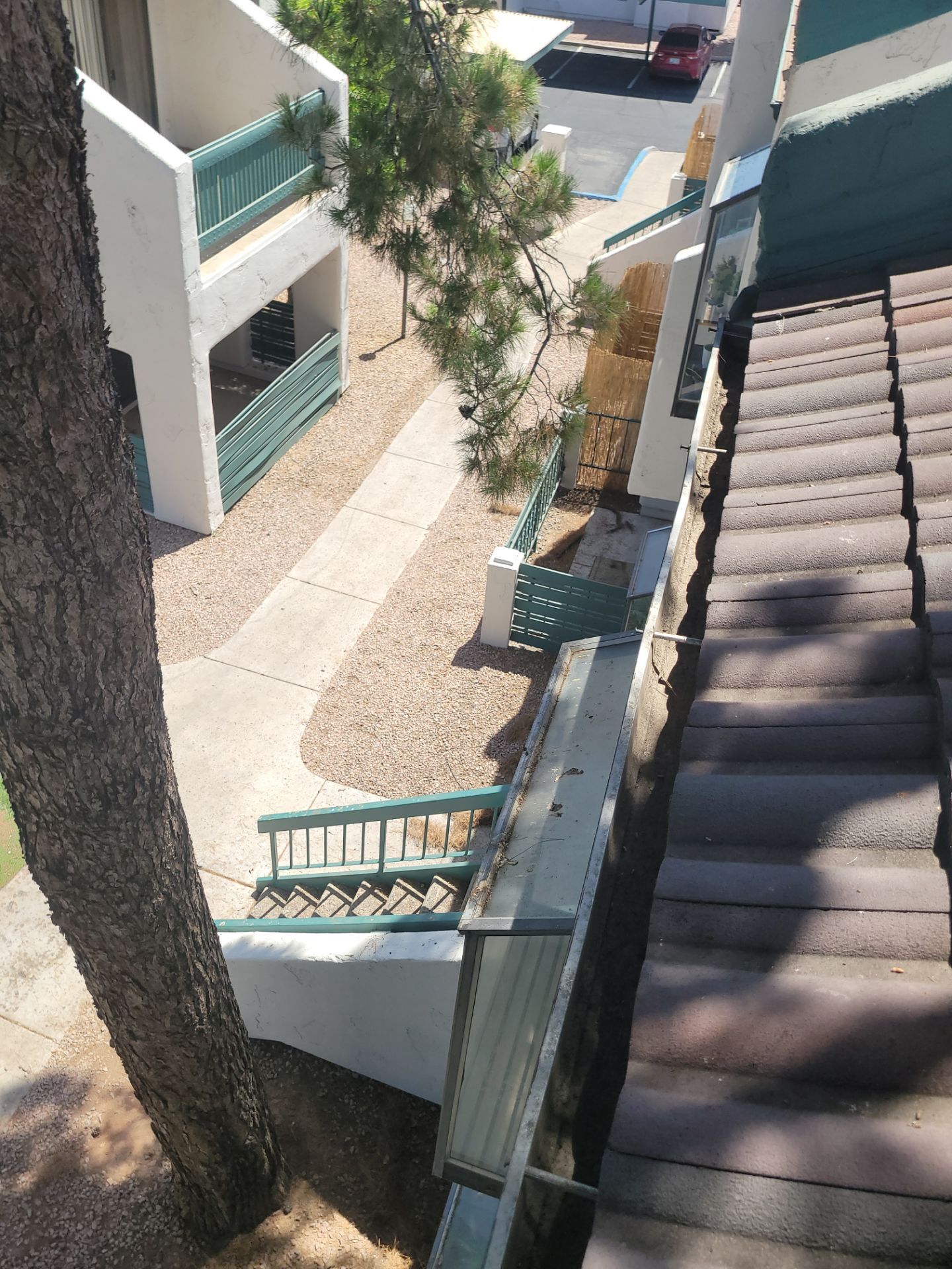 Commercial gutter cleaning Scottsdale & Tempe after photo with clean gutters