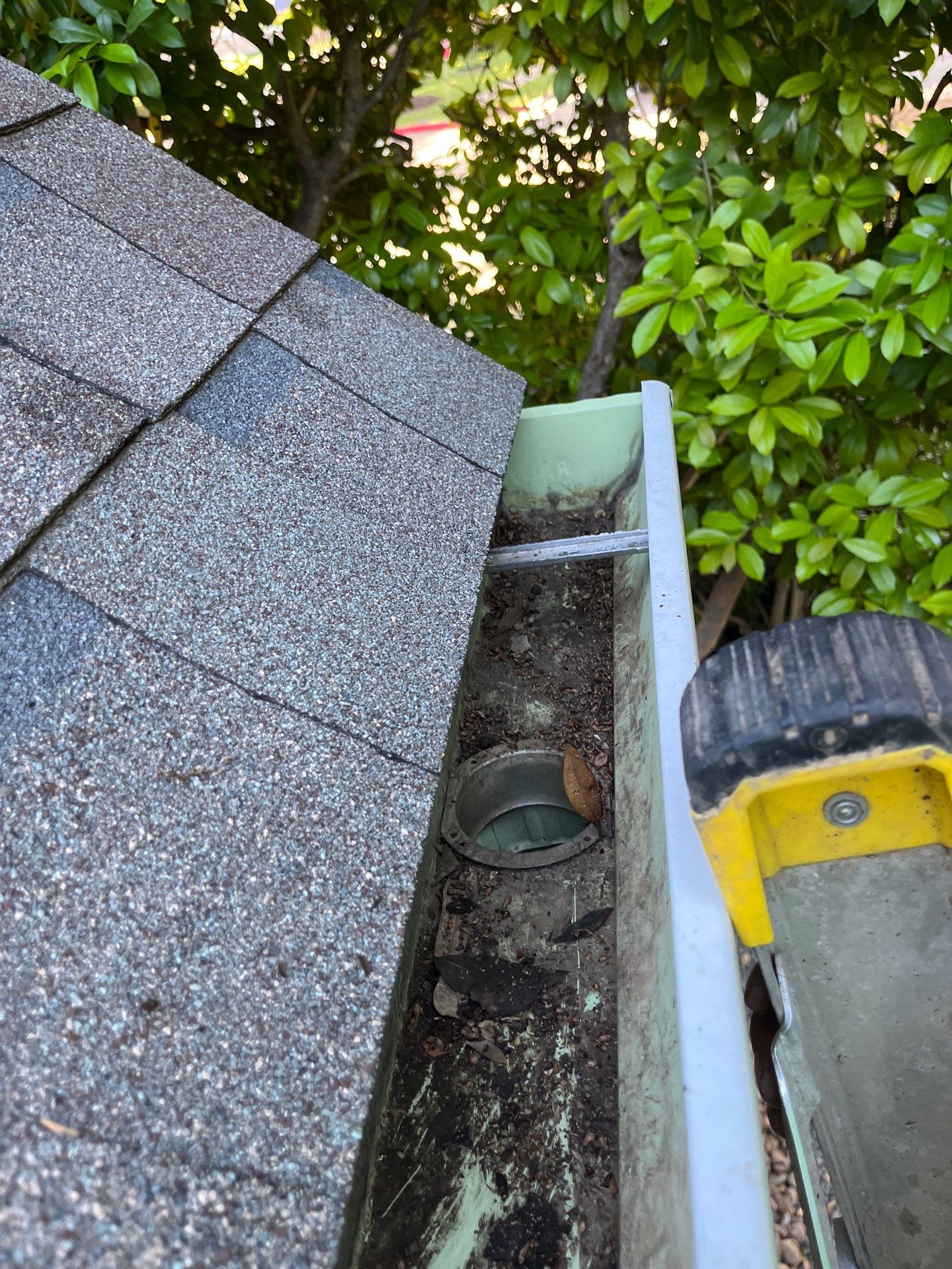 Commercial gutter cleaning Dallas & Fort Worth after photo with clean gutters