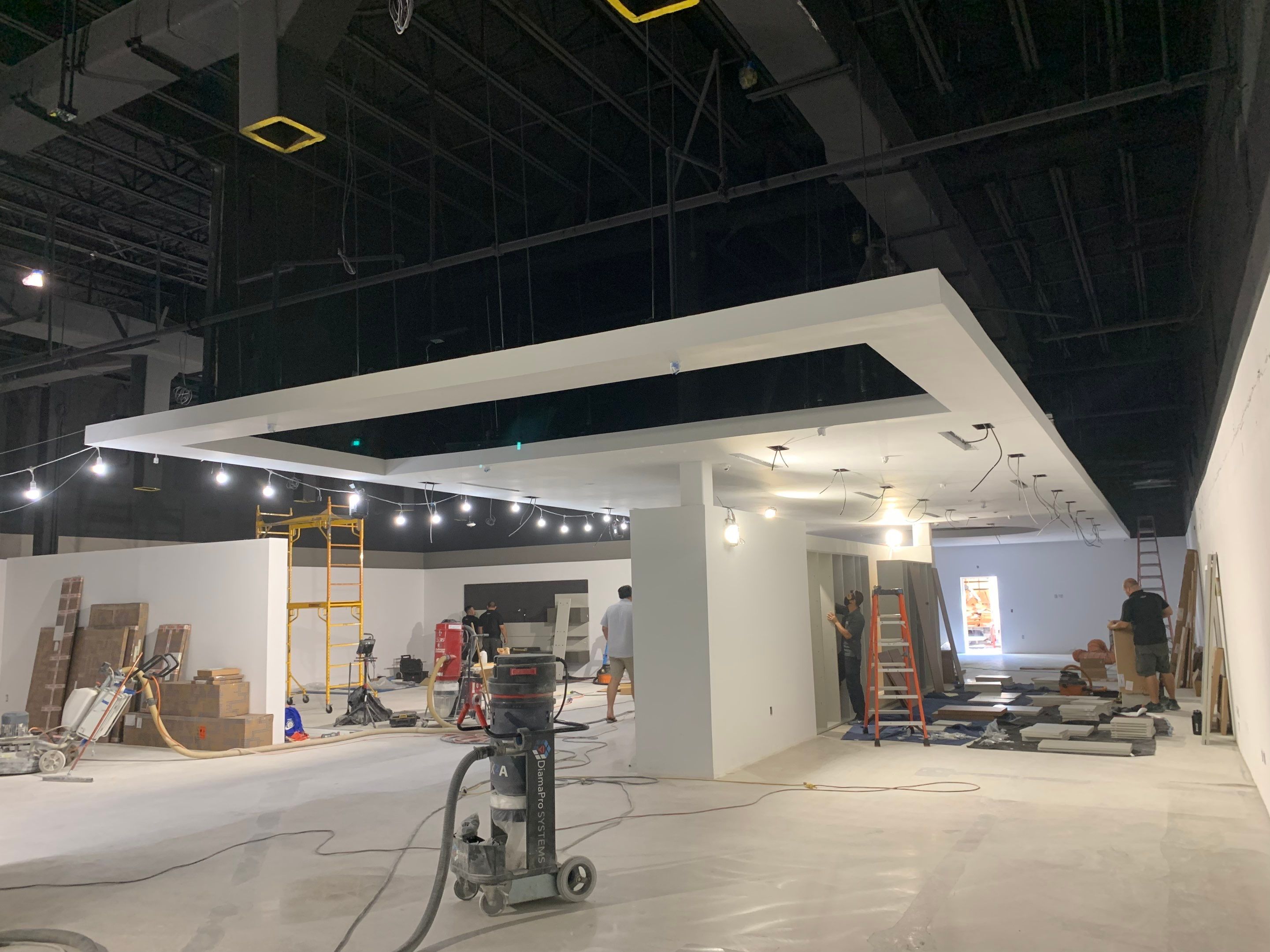 Aventura Comercial by The Goat Contractor ( Giampri Corp)
