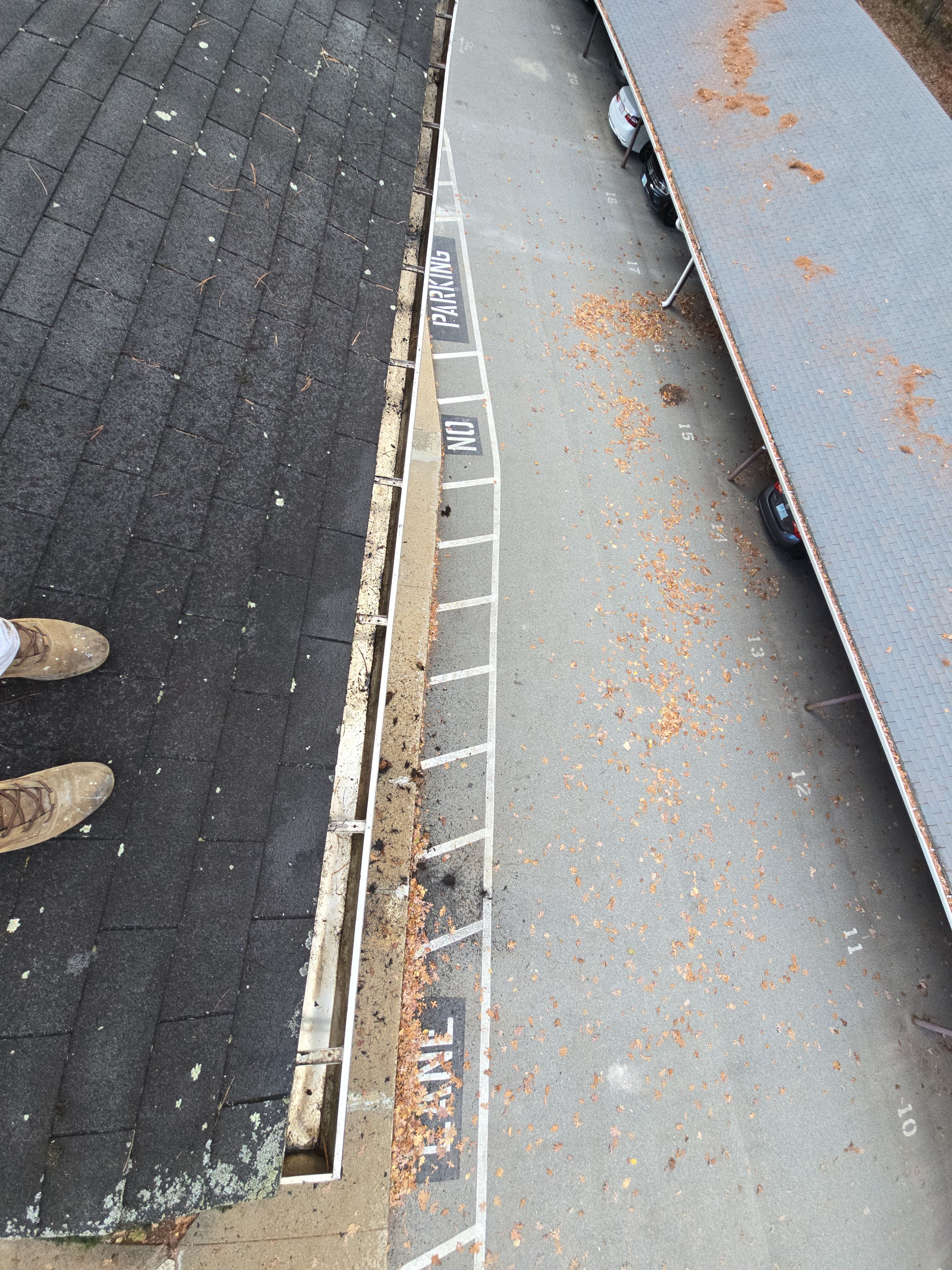Commercial gutter cleaning New Hampshire after photo with clean gutters