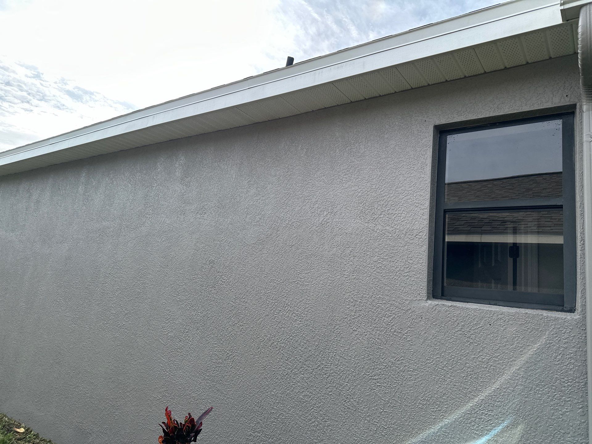 House Wash, Lanai Cleaning, and Driveway Cleaning by Sunshine AquaWash