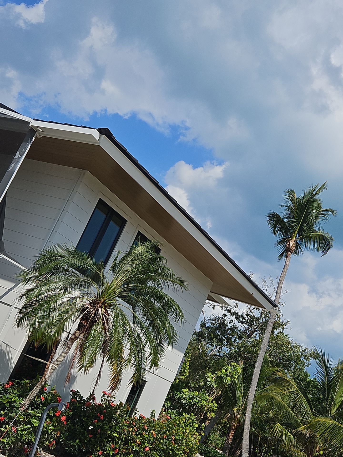 7-Inch Smooth Box Seamless Gutters using Seamless Gutters and Metal Fascia in Sanibel FL by Gutter Professors