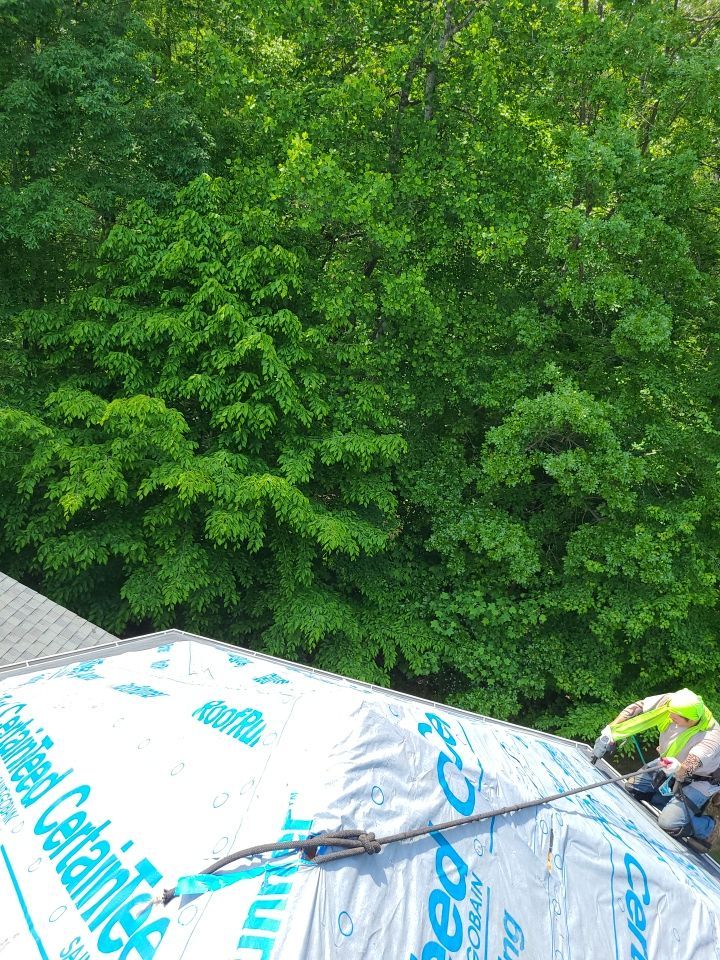 Clifton - CertainTeed Landmark Charcoal Black by RM Banning, Inc.