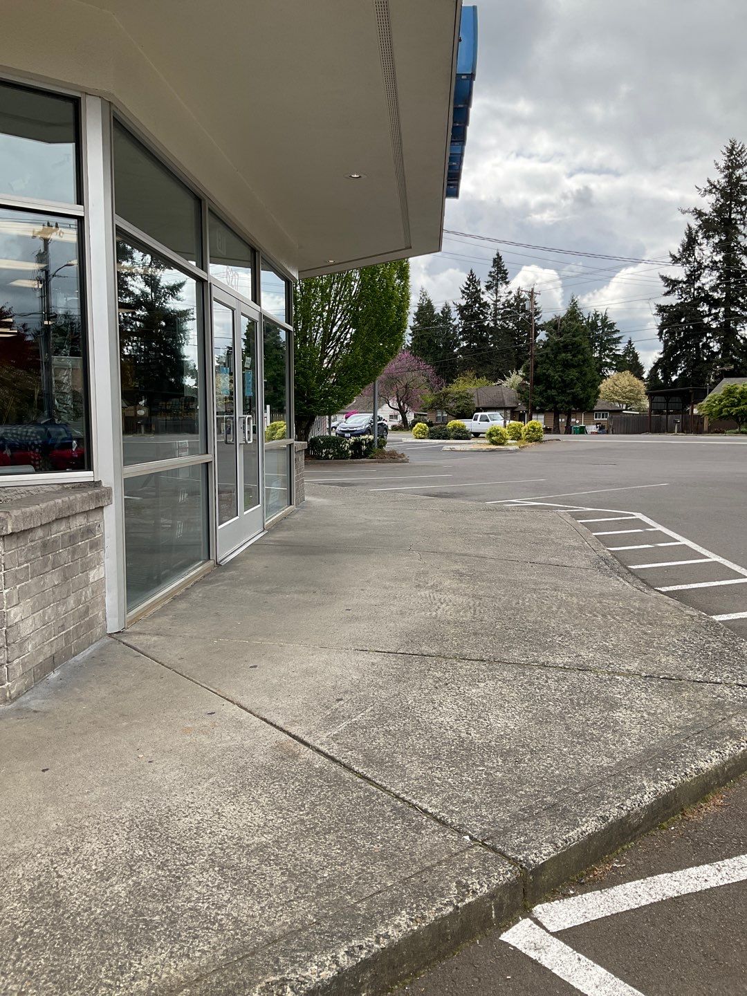Store wash using Soft wash solution by Willamette Outdoor Wash LLC
