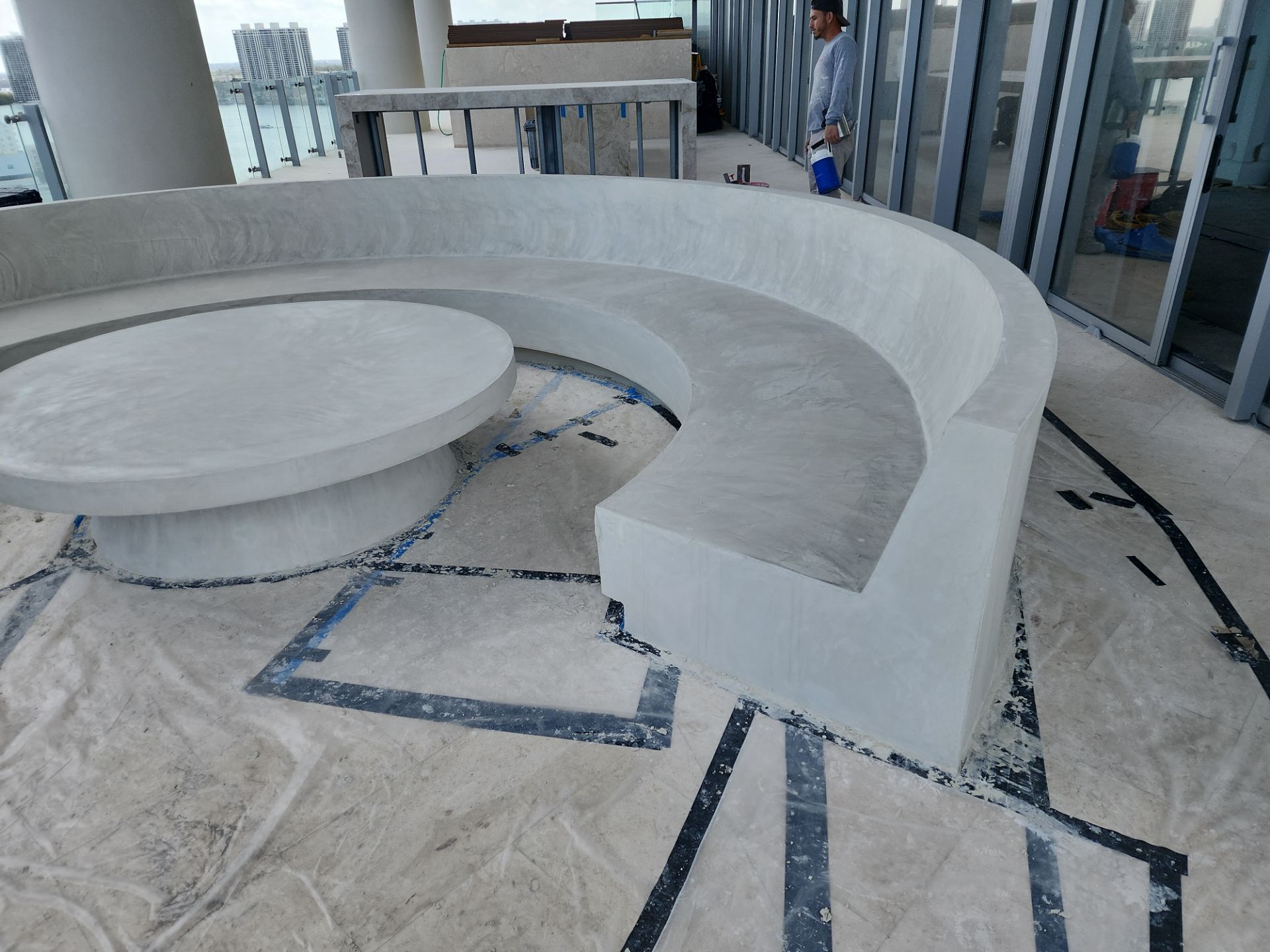 Microtopping over Furniture by Seamless Surfaces