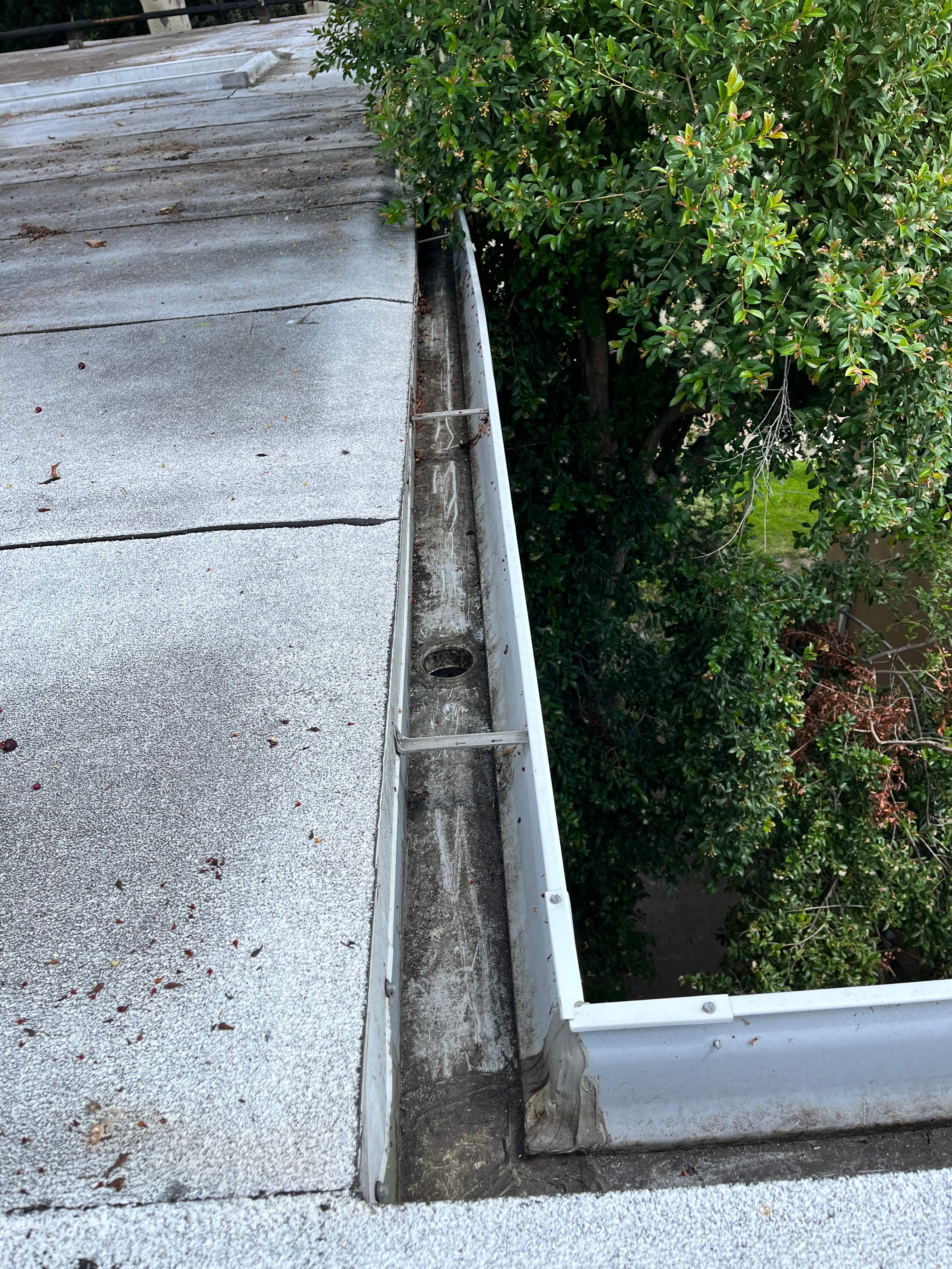 HOA Gutter Cleaning in Pasadena by Palm Coast Solar Cleaning