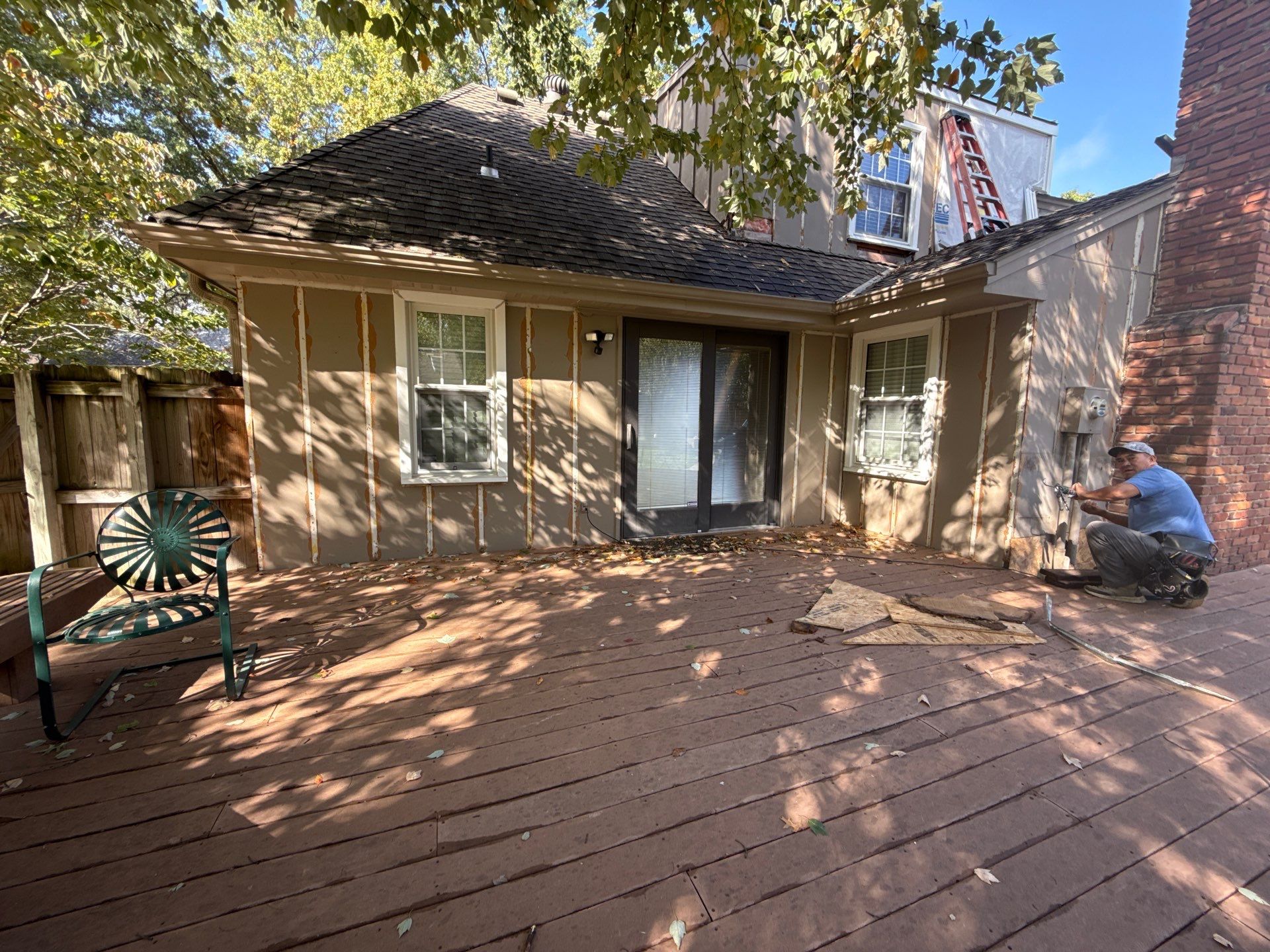 Complete Kansas City Exterior Remodel With IKO Roofing and Craneboard Siding by EEC Windows, Siding & Roofing