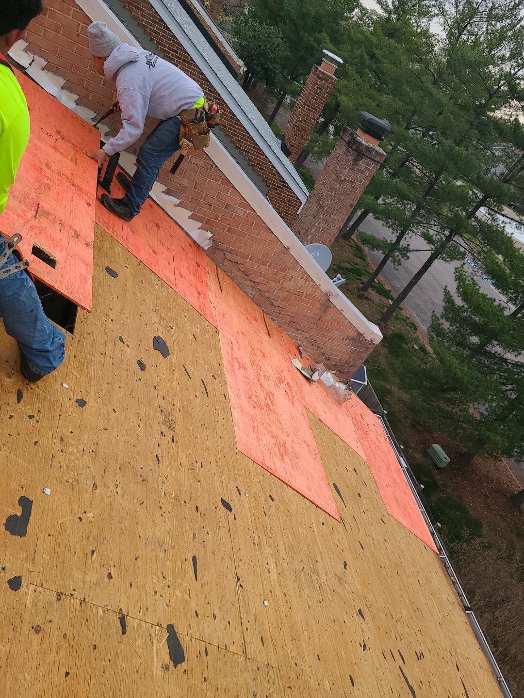 Springfield: Residential Roof Replacement with CertainTeed Landmark Pro in Max Def Red Oak by RM Banning, Inc.