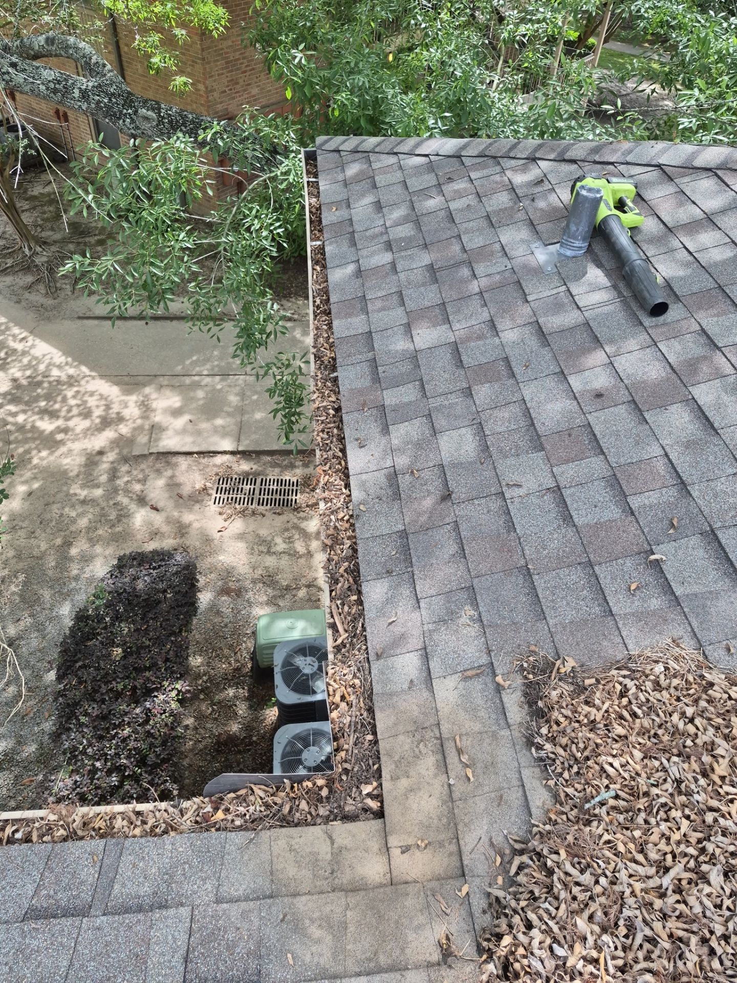 HOA gutter cleaning before photo.