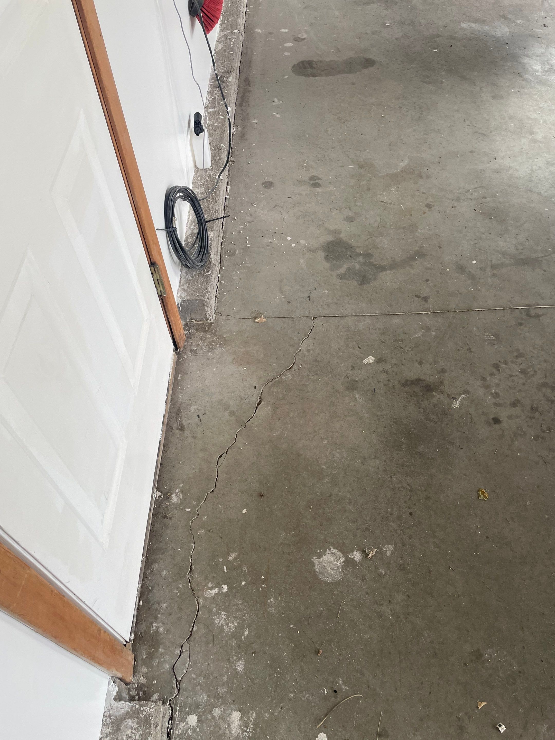 Tidal Wave Flake Garage Floor Installation in Sioux Falls by Select Painting, Coatings & Garage Cabinets