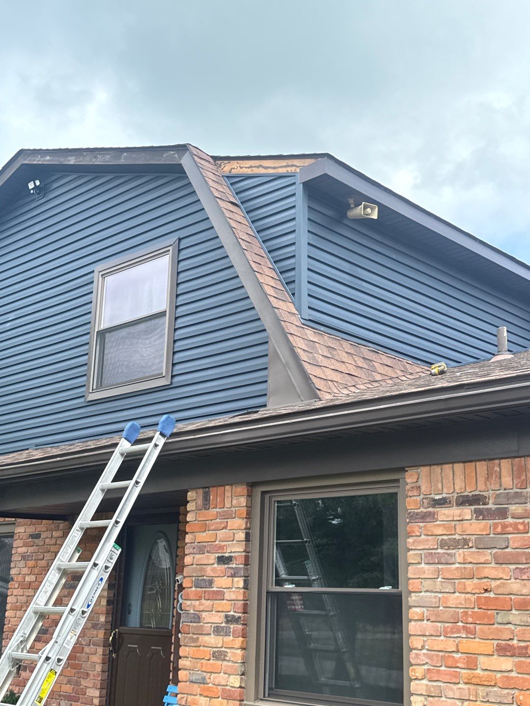 Siding Replacement using Alside Charter Oak D4.5" by 180 Contractors