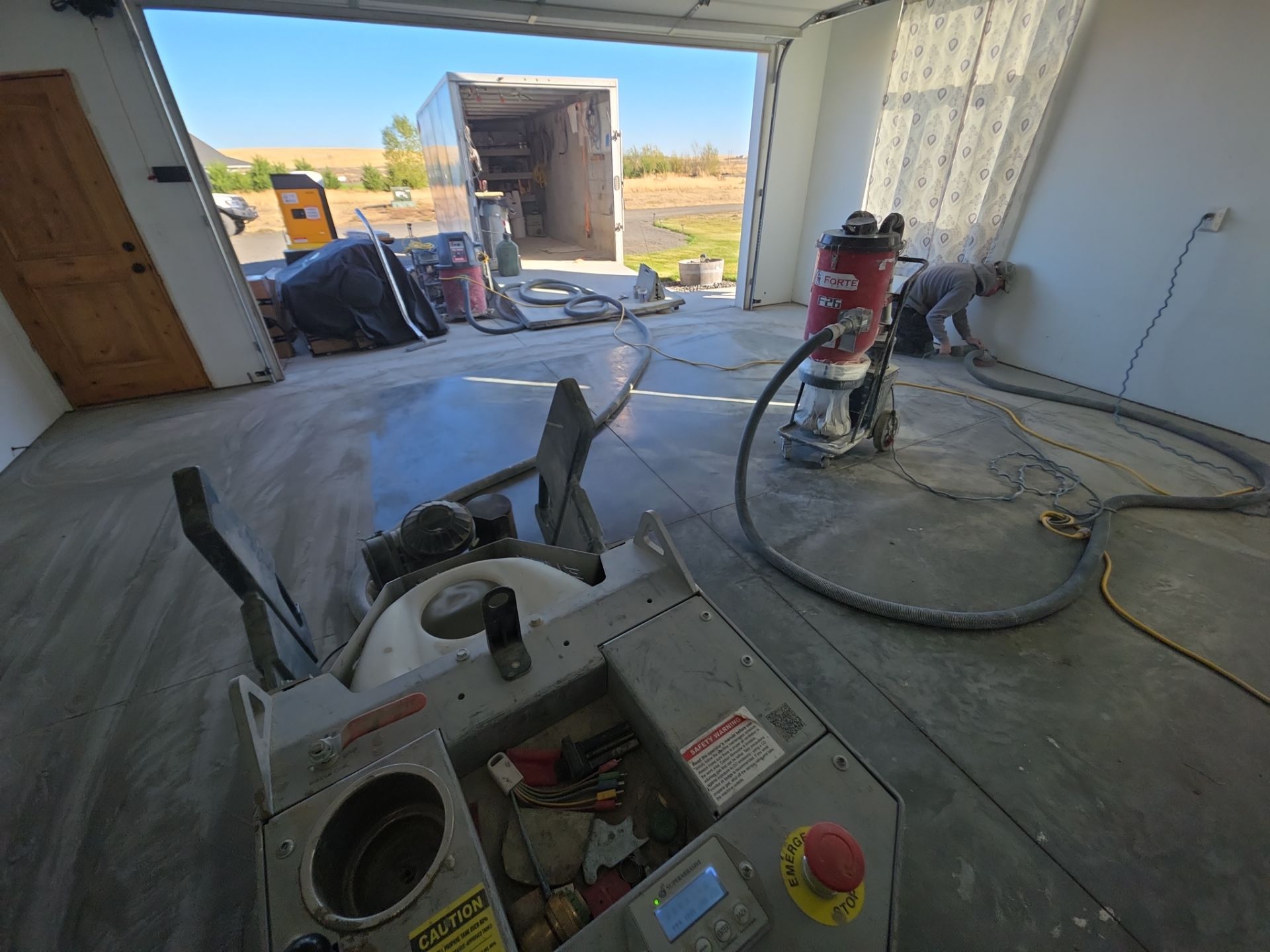 Polyaspartic Garage Floor Coating With Slate Hybrid Flake in Davenport by Croc Coatings, LLC