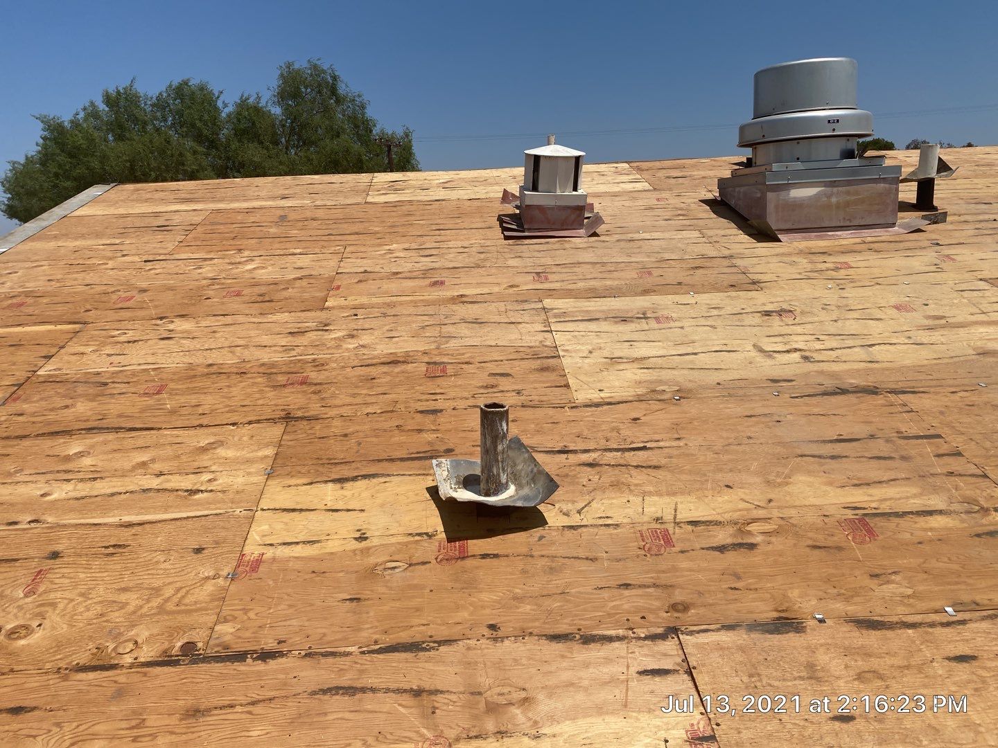 Certainteed Landmark Solaris shingle job using Certainteed Landmark Solaris composition shingles by Straight Edge Roofing Inc