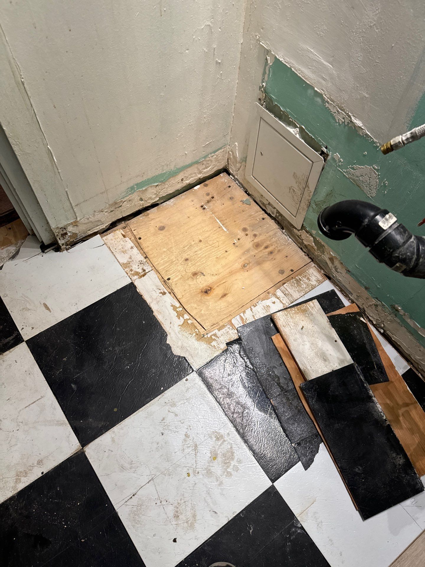 Kitchen Flooring & Bathroom Upgrade by YVR Construction Group