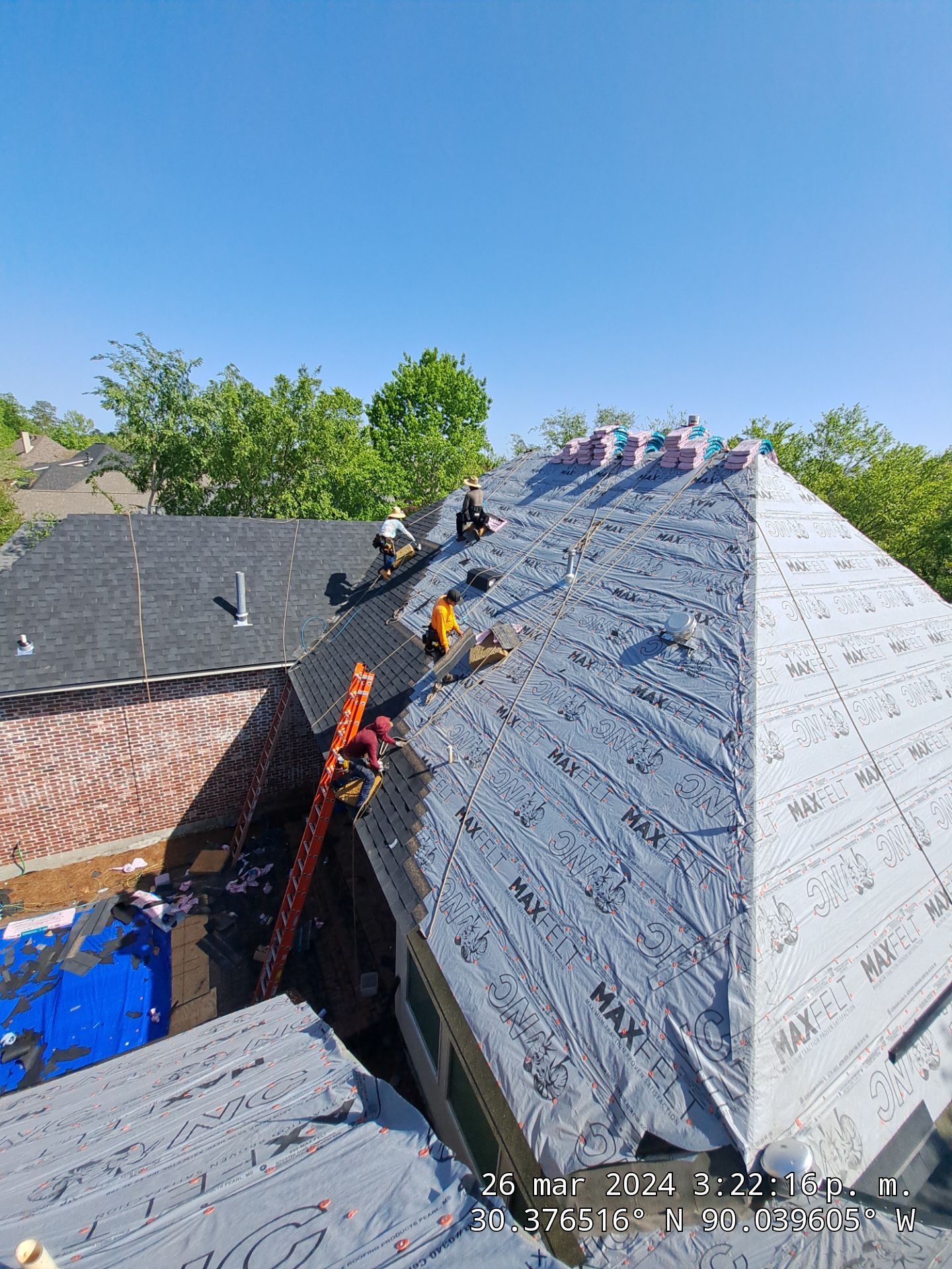 IBHS Fortified Residential Roofing Installation using Owens Corning TruDefinition Duration Onyx Black Laminated Architectural Roof Shingles by Bergens Roofing
