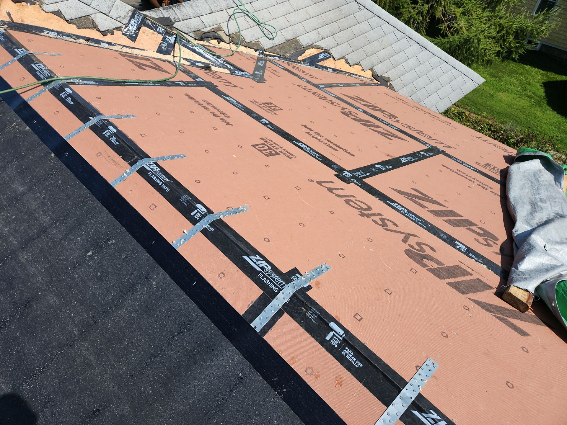 Residential Roofing Installation using Owens Corning TruDefinition Duration - Estate Gray & Flagstone Cedar Impressions by A Plus Exterior
