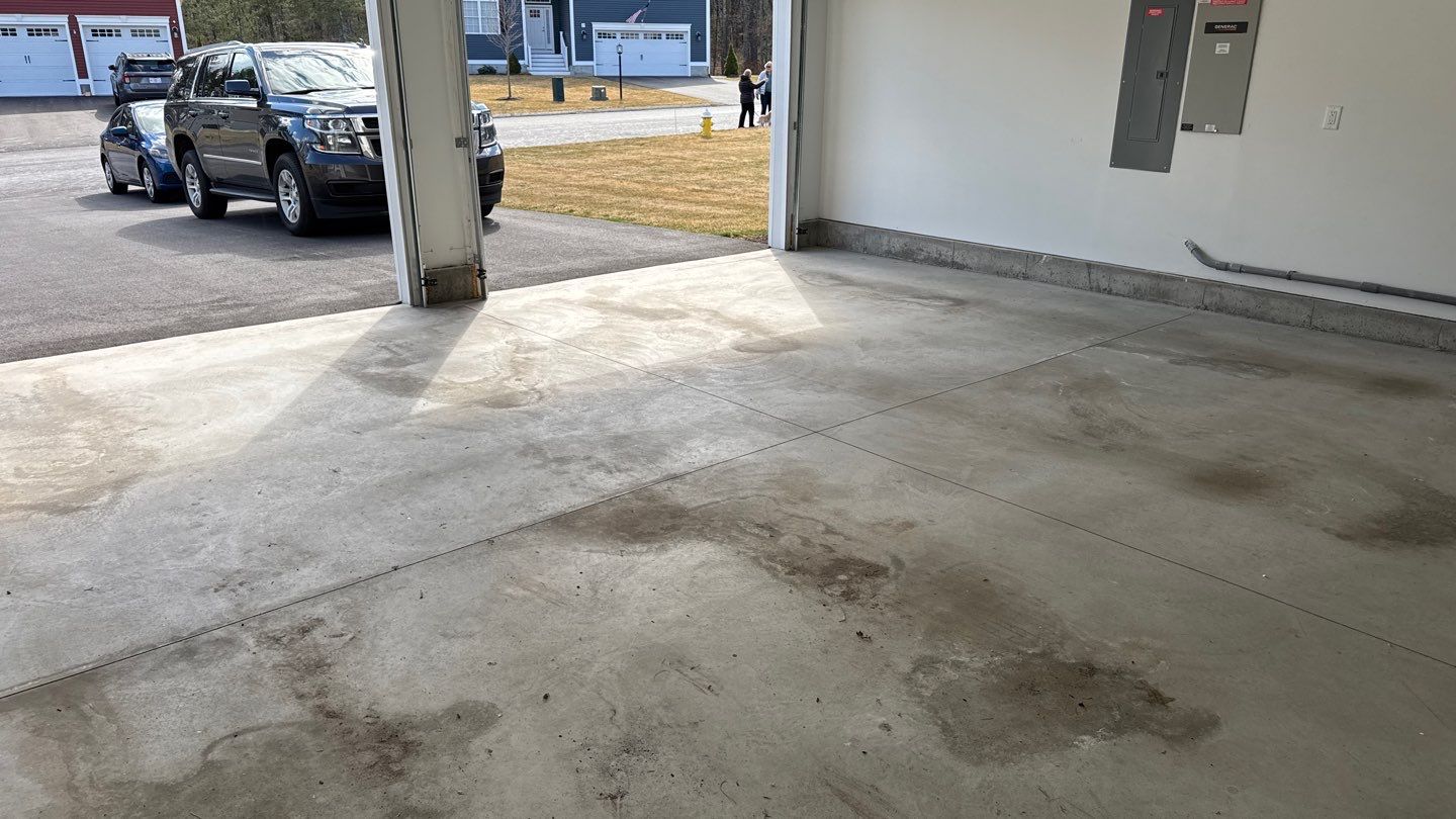 Garage in Londonderry, NH 03053 by Symphony Concrete Coatings
