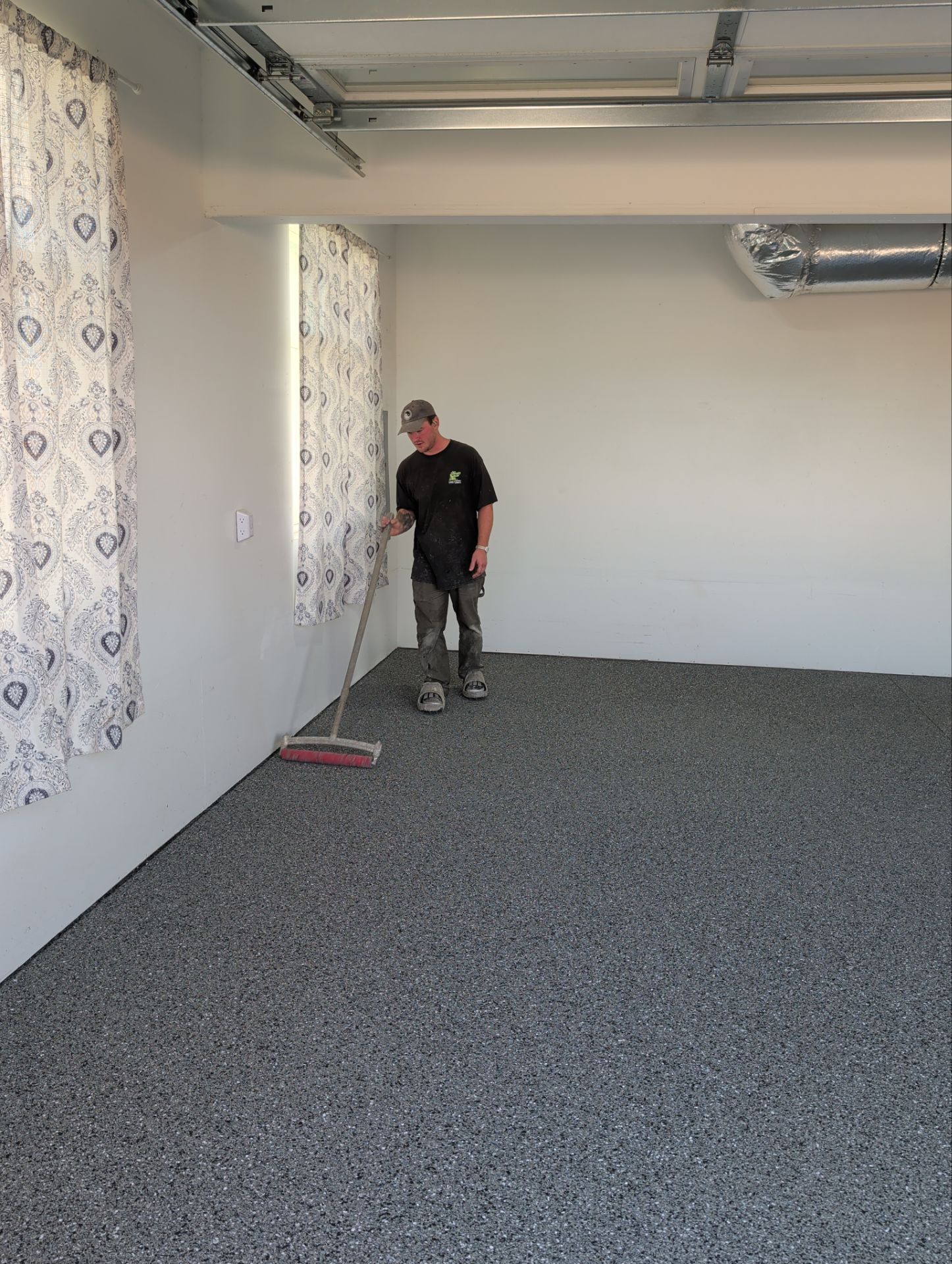 Polyaspartic Garage Floor Coating With Slate Hybrid Flake in Davenport by Croc Coatings, LLC