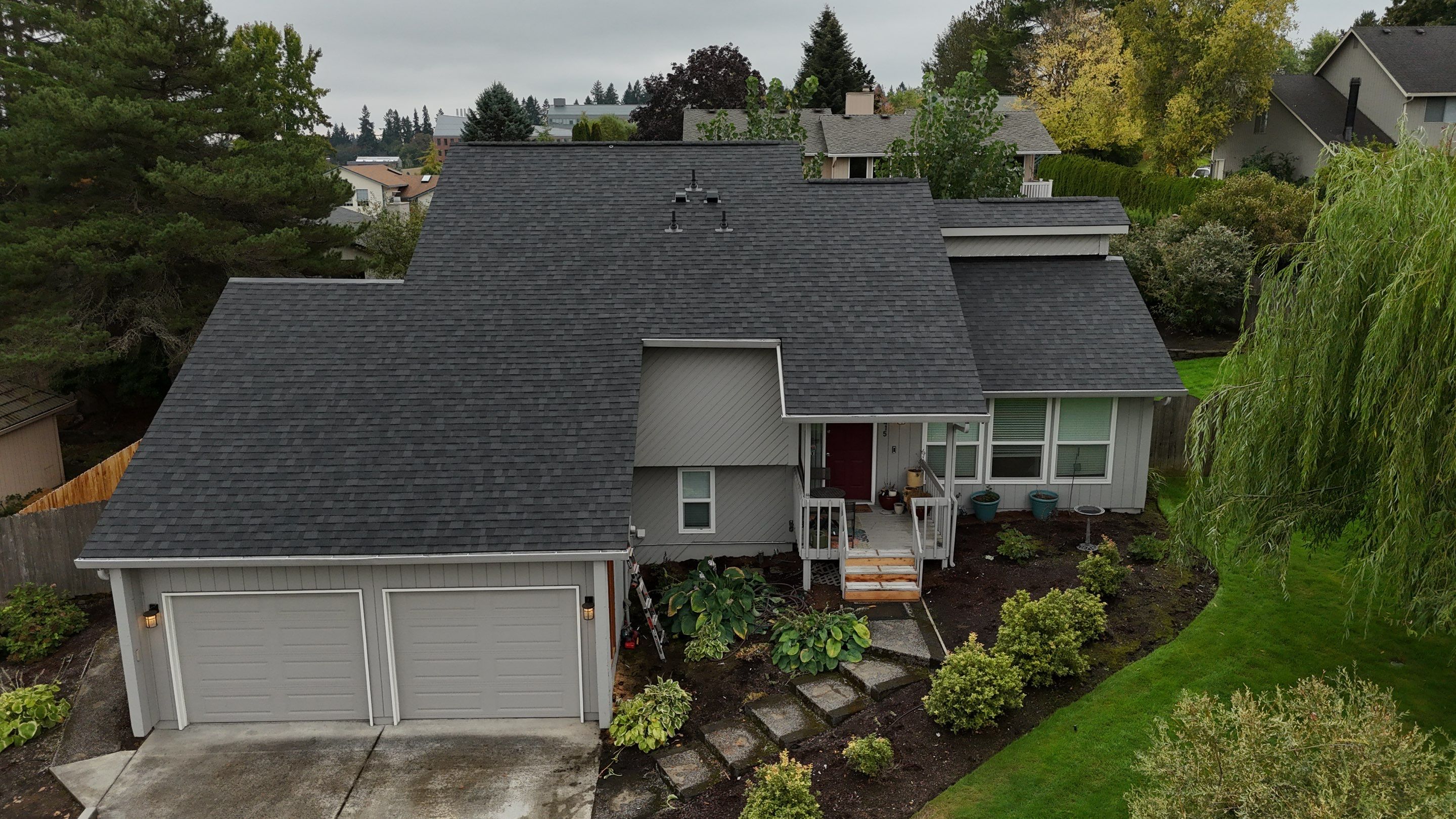 Onyx Black | Roof Replacement in Ridgefield, WA 98642 by Valiant Roofing, LLC
