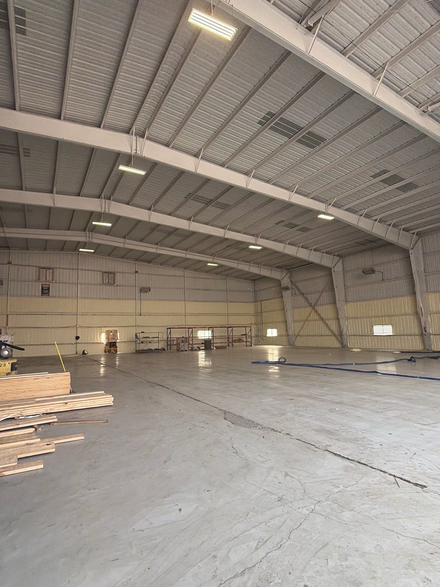 20,000 SF Airplane Hangar  by Apex Insulation Solutions