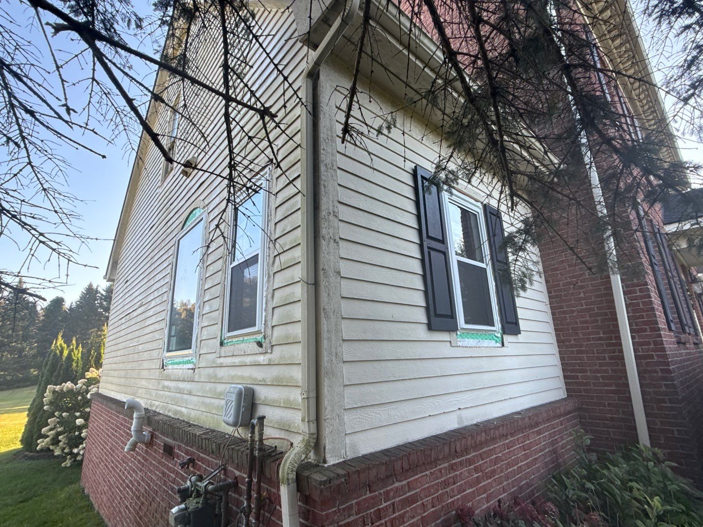 Siding Replacement using Alside S7 Cedar Mill Grain Pebble by 180 Contractors