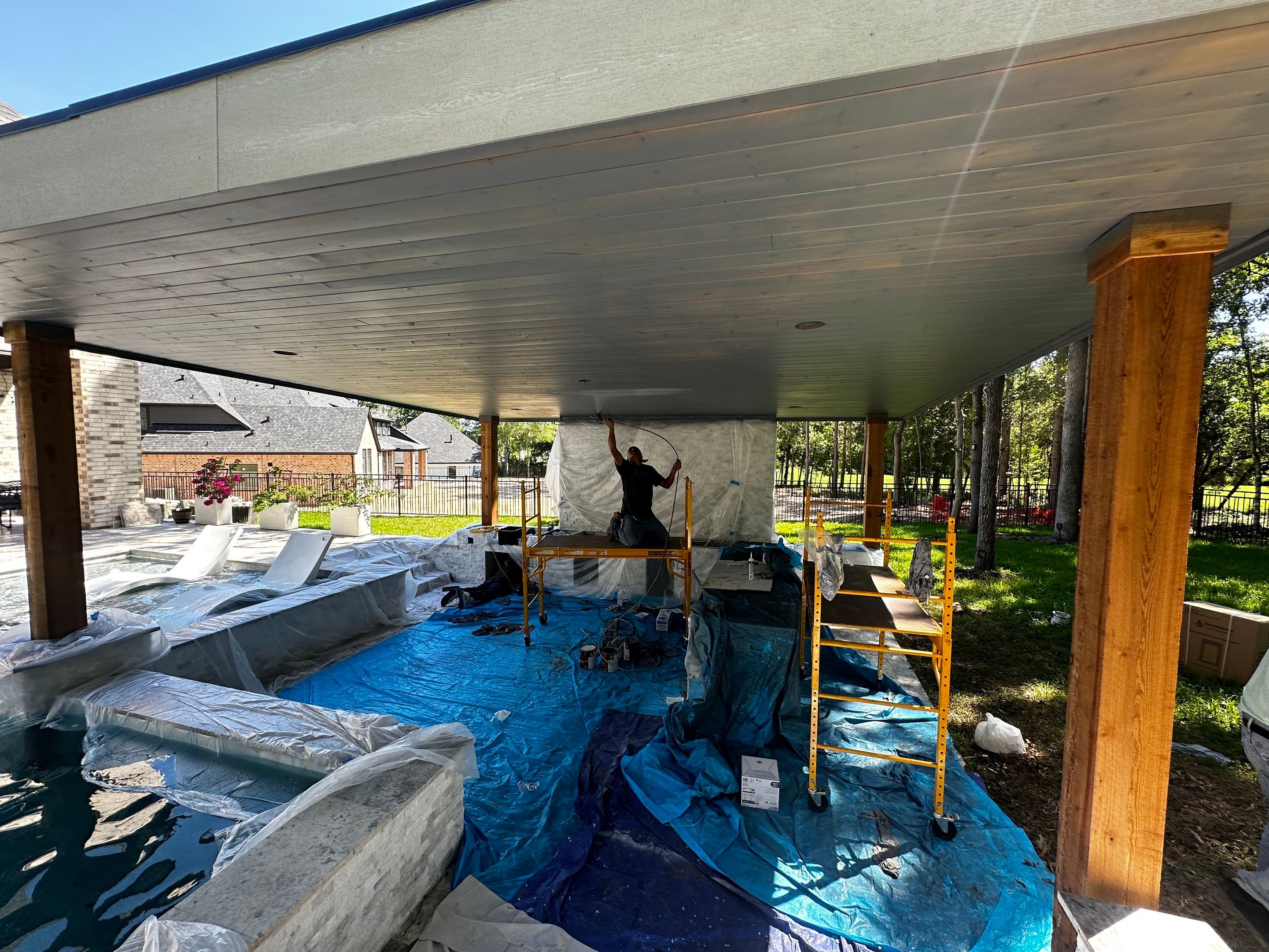 Modern Patio Cover and Kitchen in Montgomery by SophAlx LLC