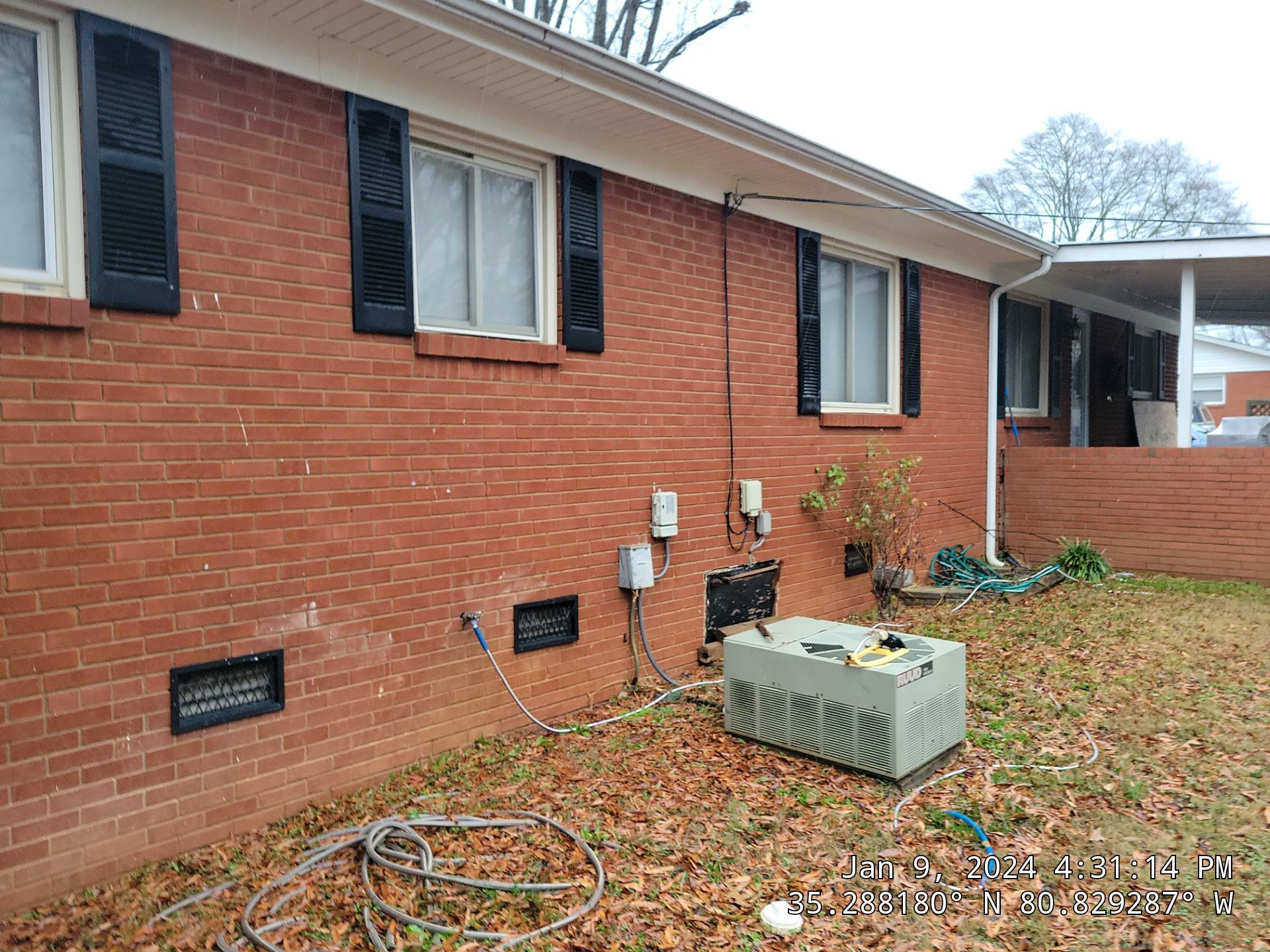 Charlotte- Williamsburg Gray by Merritt Roofing LLC