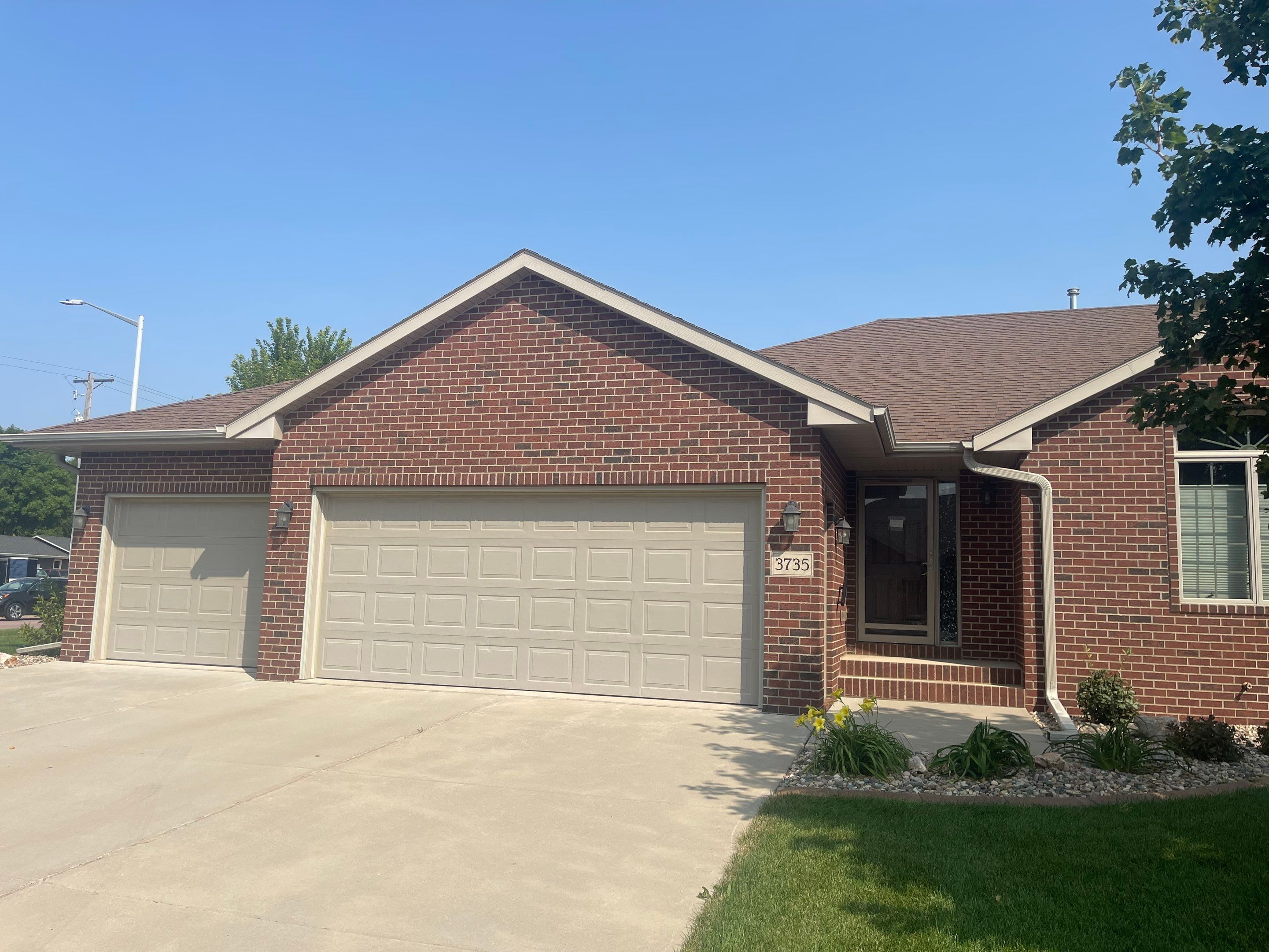 Residential Exterior Siding and Trim Painting in Sioux Falls by Select Painting, Coatings & Garage Cabinets