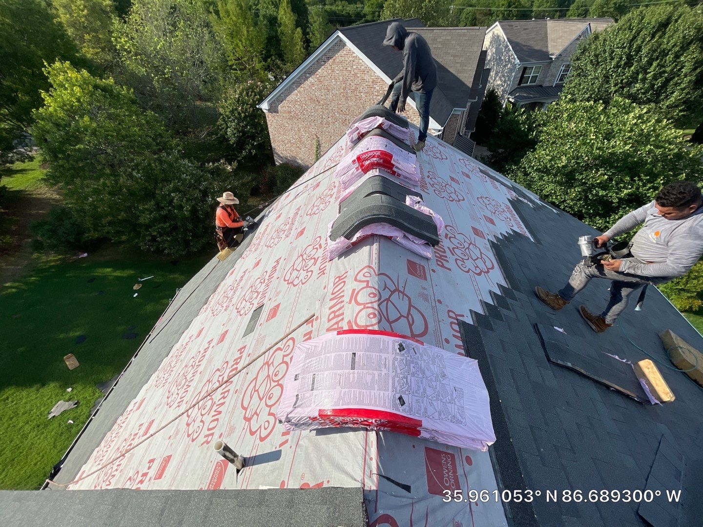 Residential Roofing Installation using Owens Corning Oakridge Roofing System by Undersun Roofing 