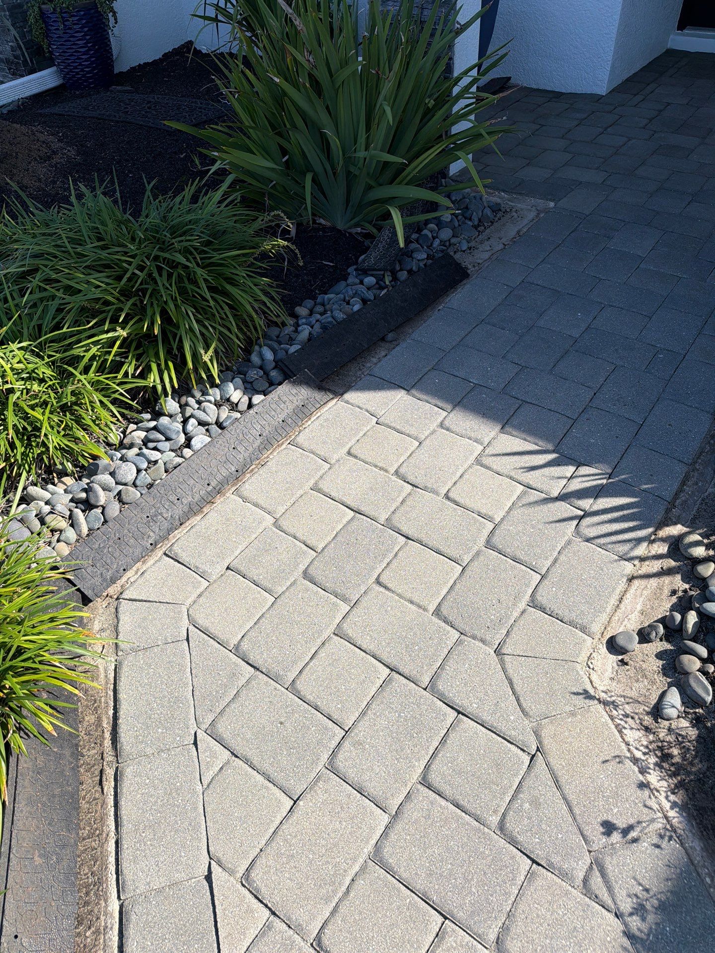 Full-Scale Paver Stripping and Sealing in La Paloma Sun City Center by Supreme Paver Experts