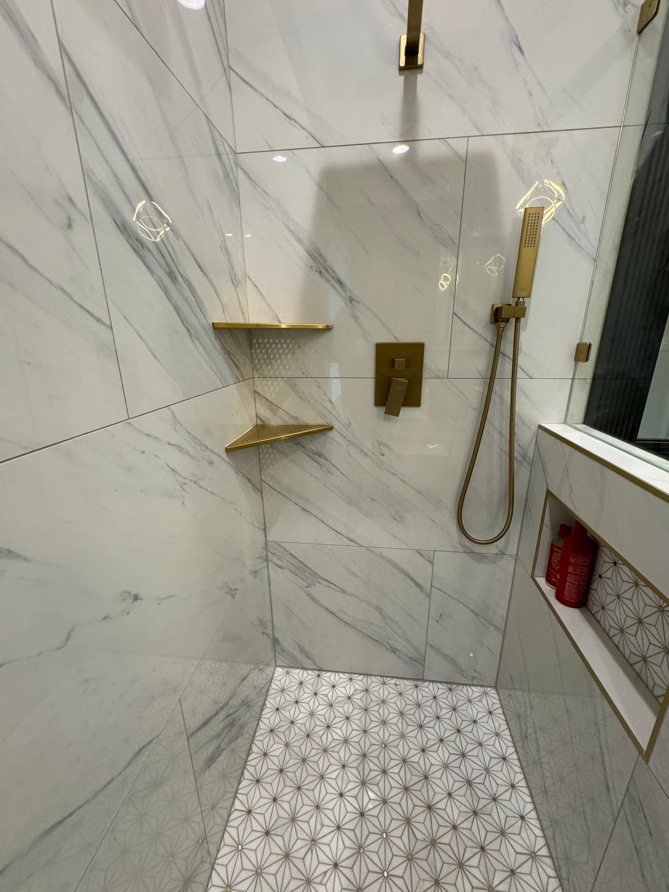 Woods Trace - Bathroom Remodel  by Pillar and Pine