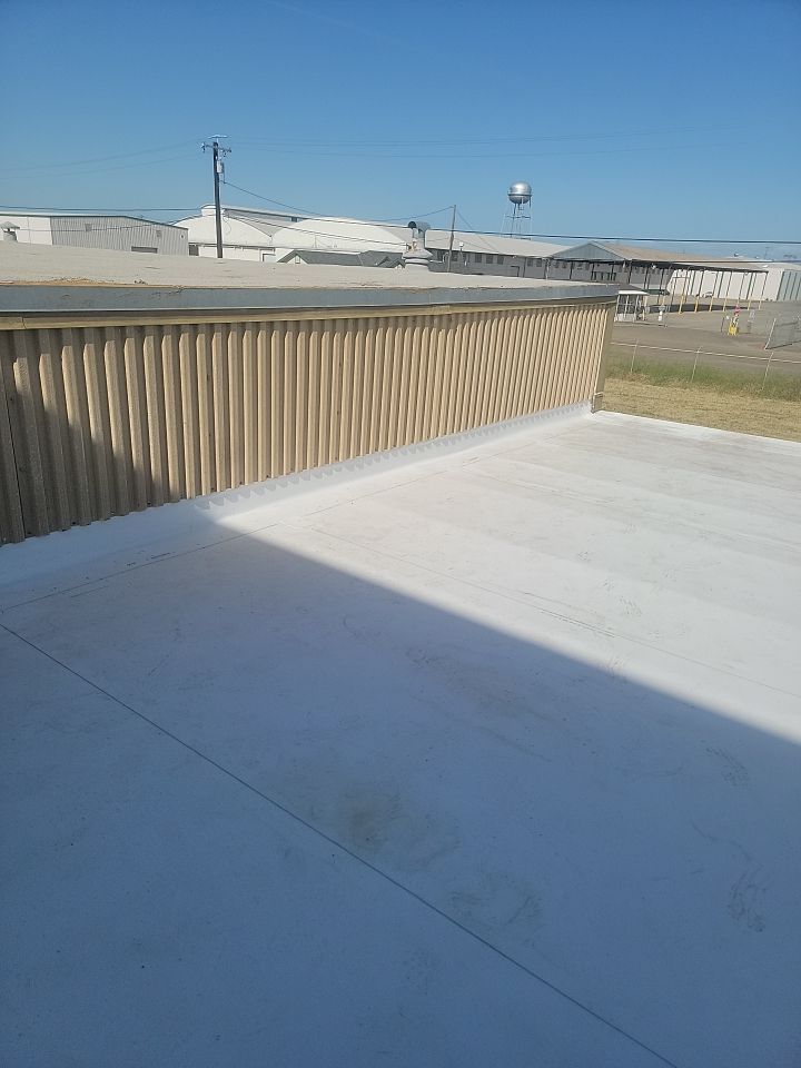 TPO single-ply roofing system using GAF by Straight Edge Roofing Inc