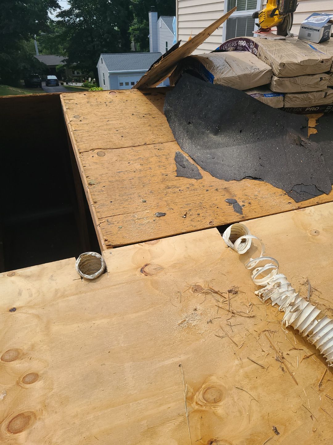 Falls Church: CertainTeed Landmark Pro Designer Shingles in Max Def Pewterwood by RM Banning, Inc.