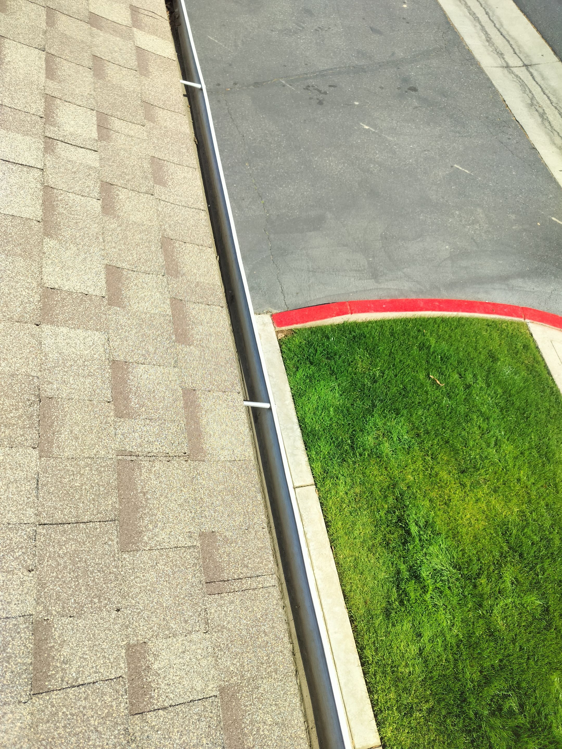 Commercial gutter cleaning Georgia after photo with clean gutters