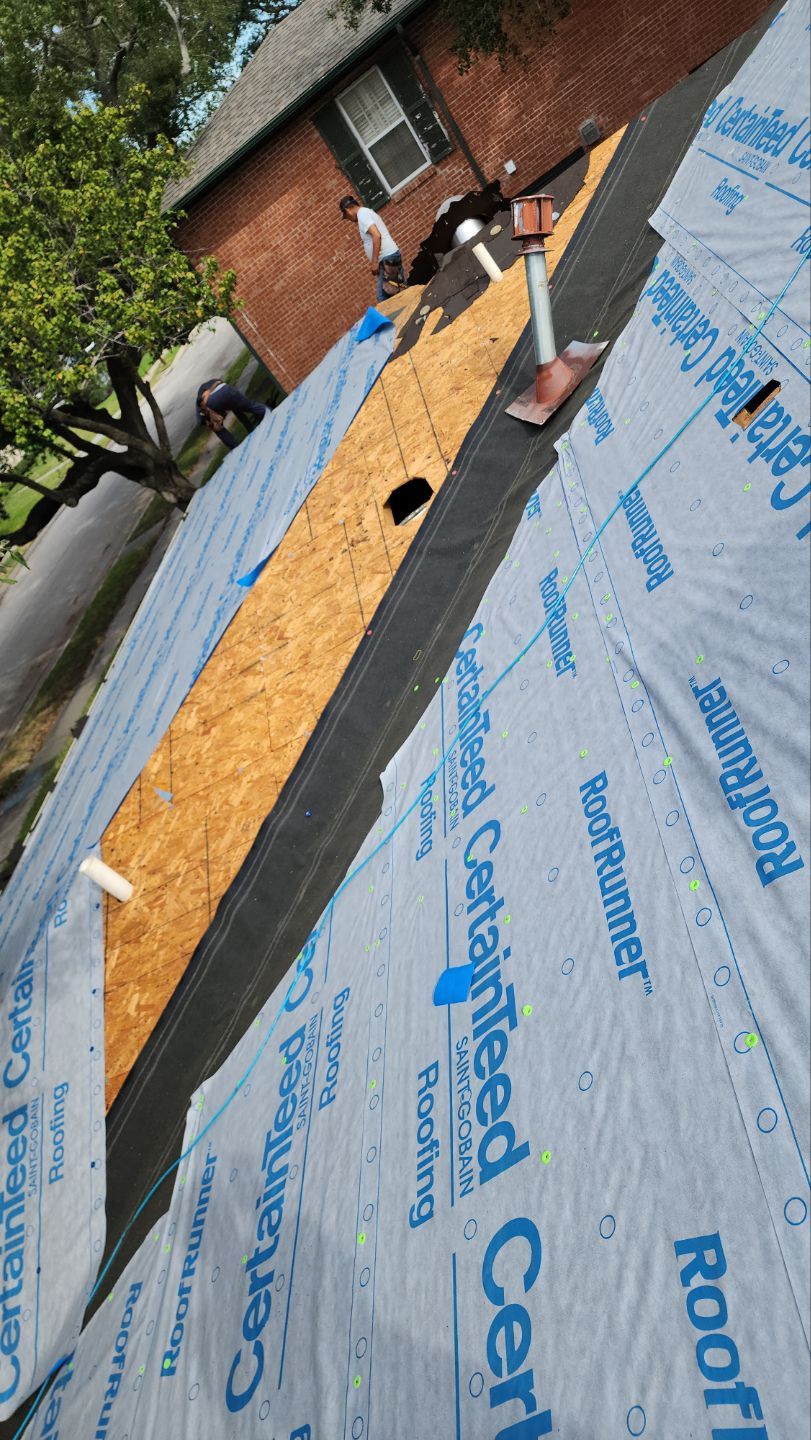 Residential Roofing Installation using Certainteed Landmark Moire Black by Galvan Roofing and Construction