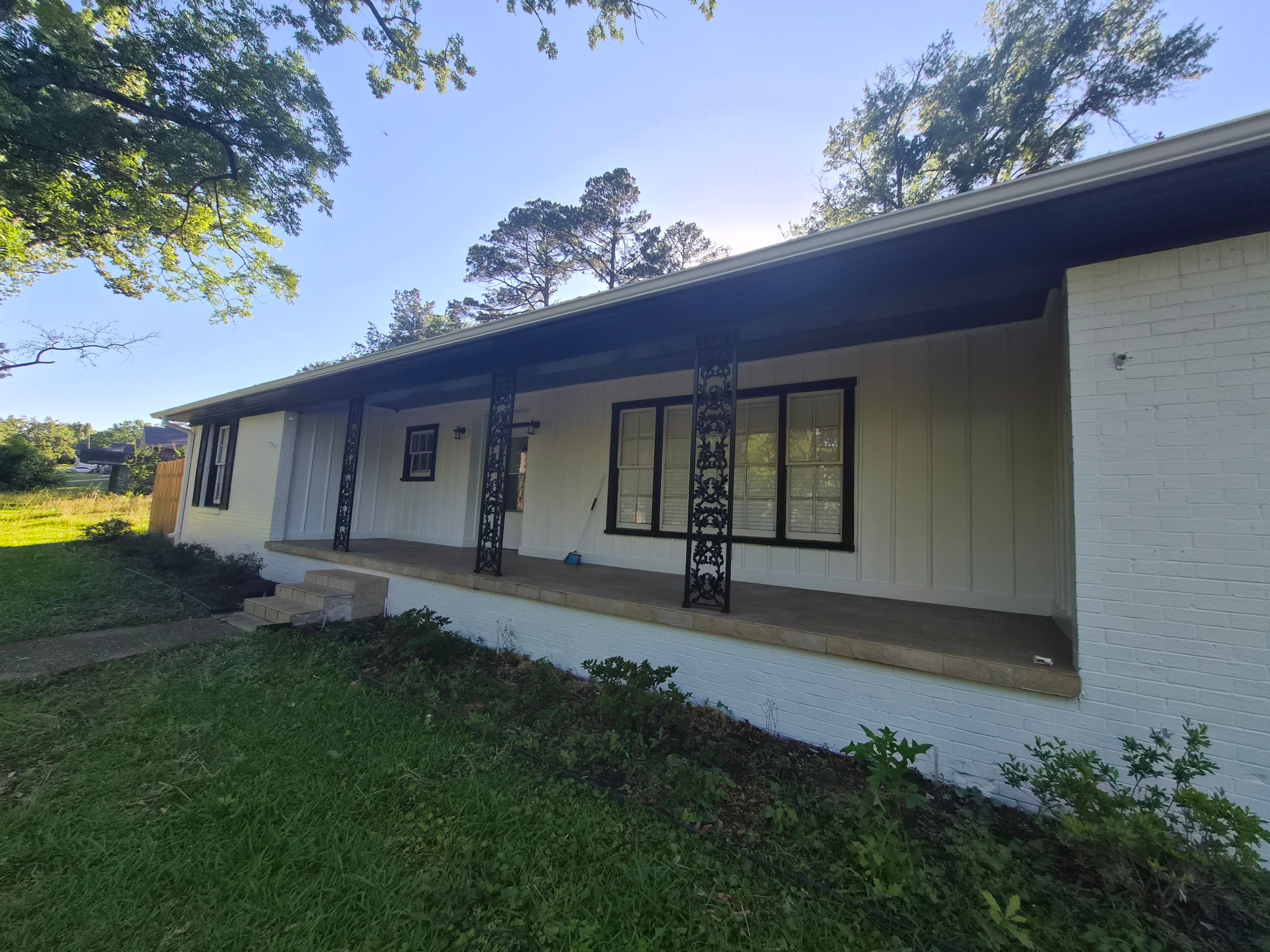 From Gray to Modern White: Exterior Repaint in Tyler, TX by Quality Coats Painting