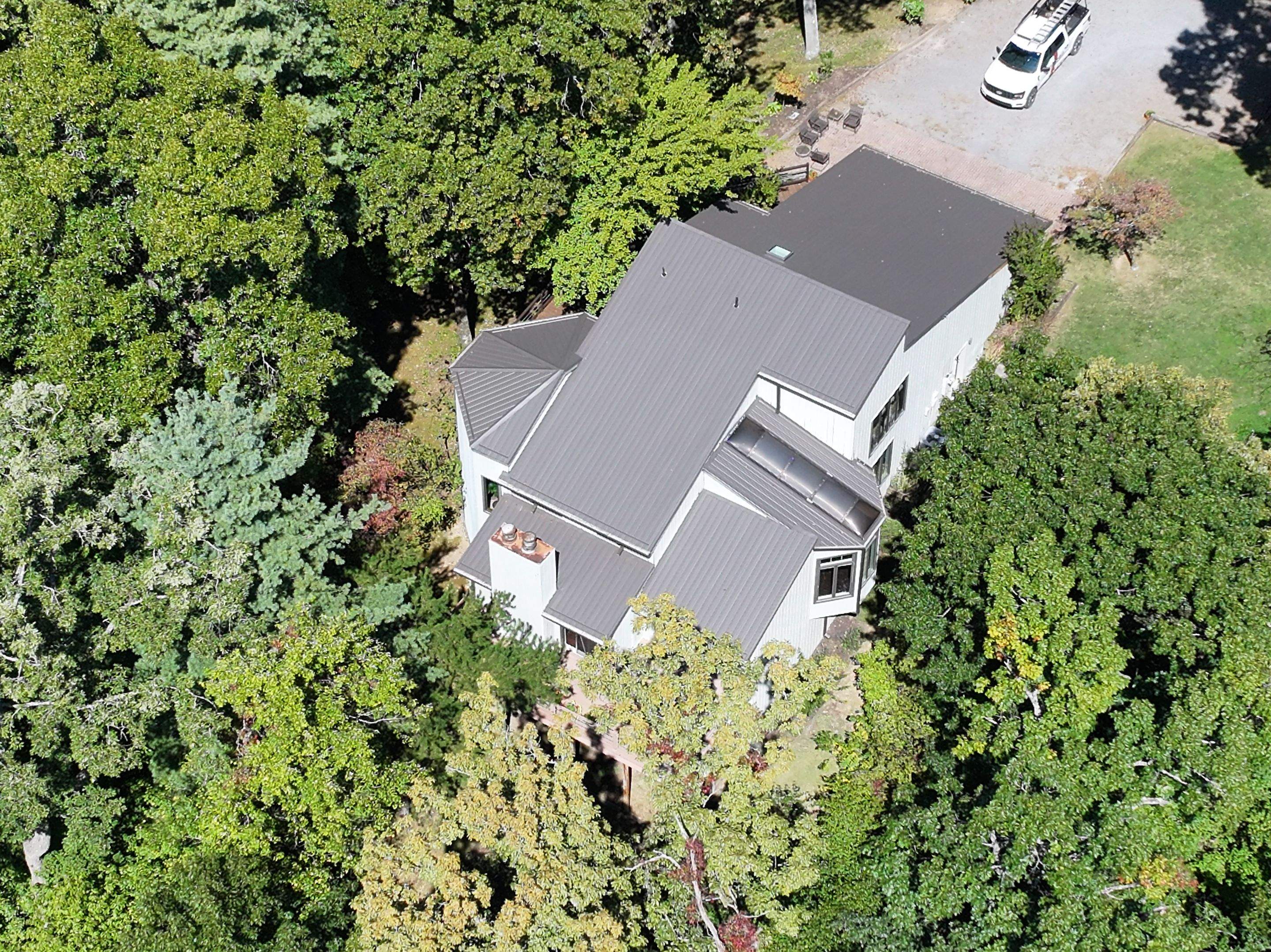 Thompson Residence by Omnia Roofing
