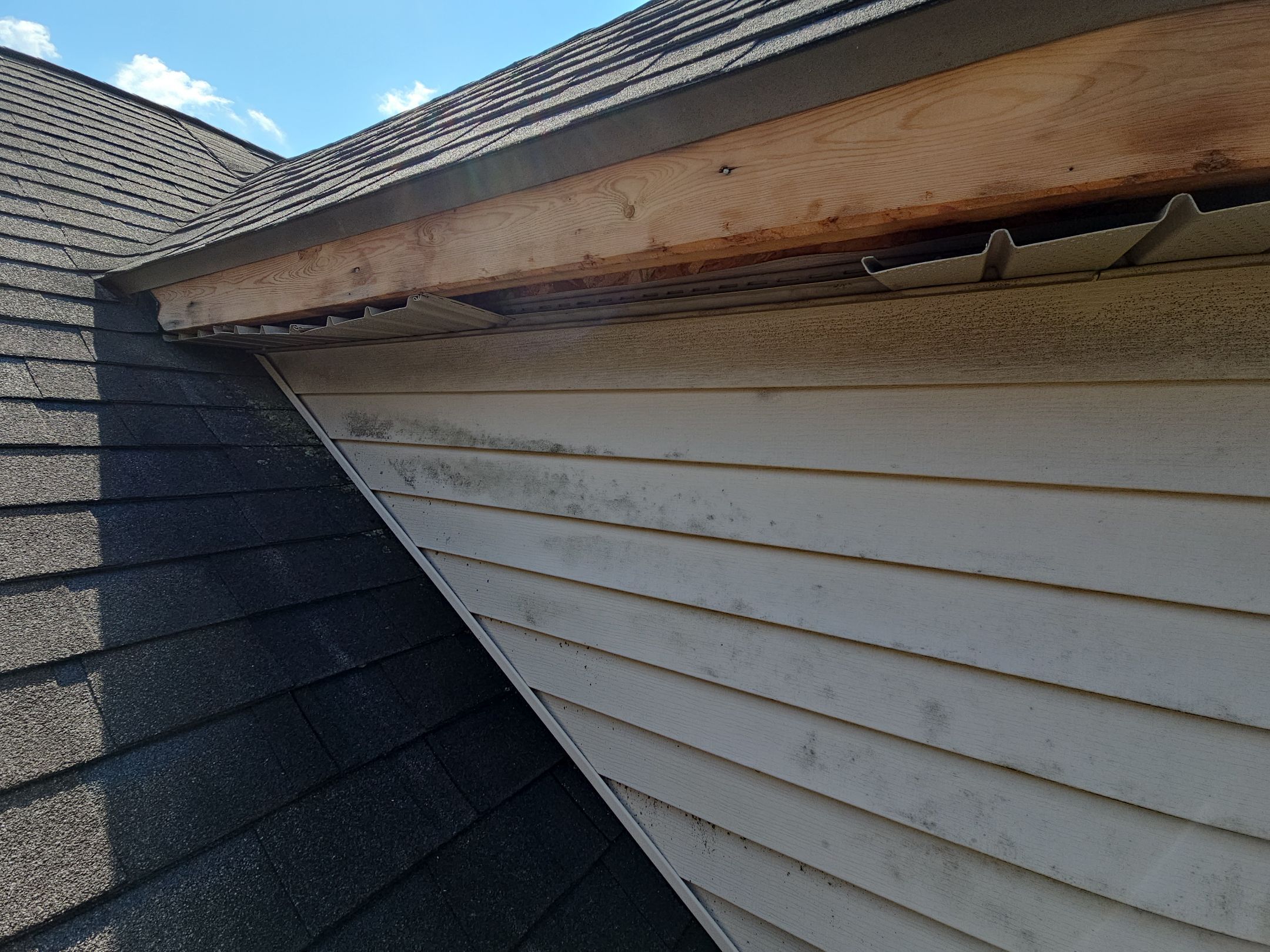 ATLAS PINNACLE COLOR: WEATHERED SHADOW by Eagle Eye Roofing